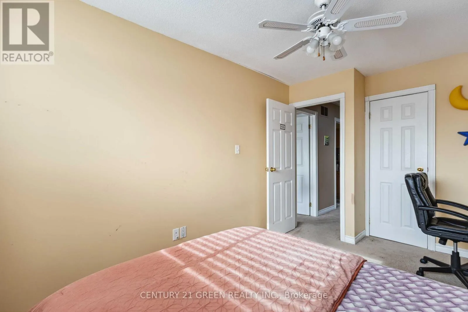 MAIN & 2ND FLOOR - 662 GRANDVIEW DRIVE