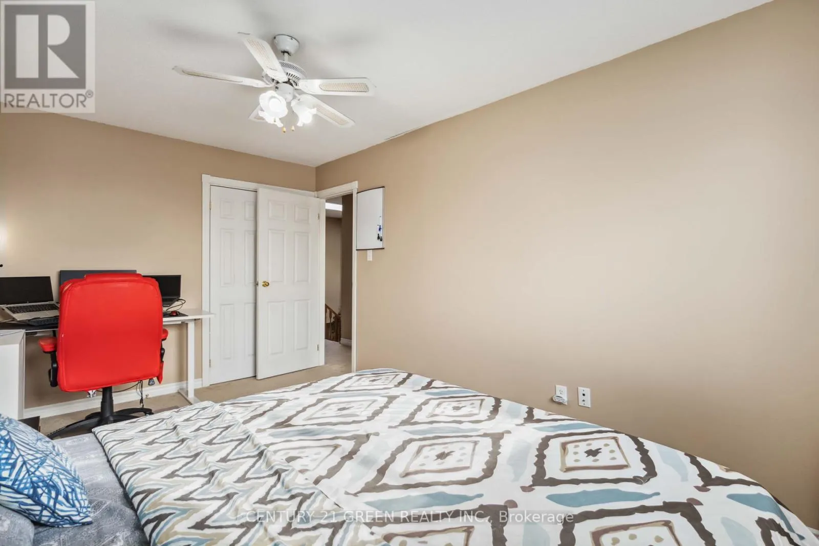 MAIN & 2ND FLOOR - 662 GRANDVIEW DRIVE