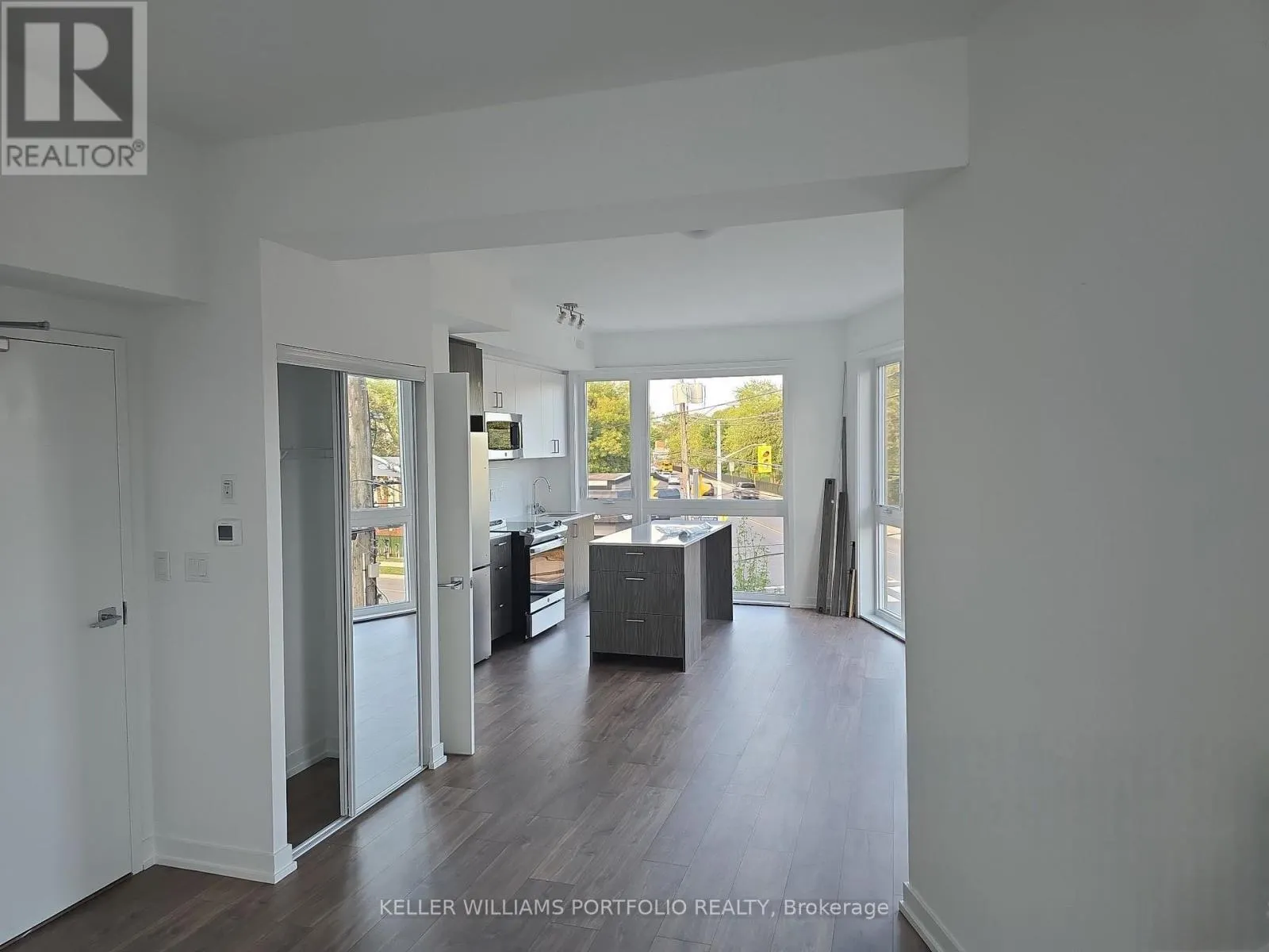 9 - 35 BIRCH CLIFF AVENUE