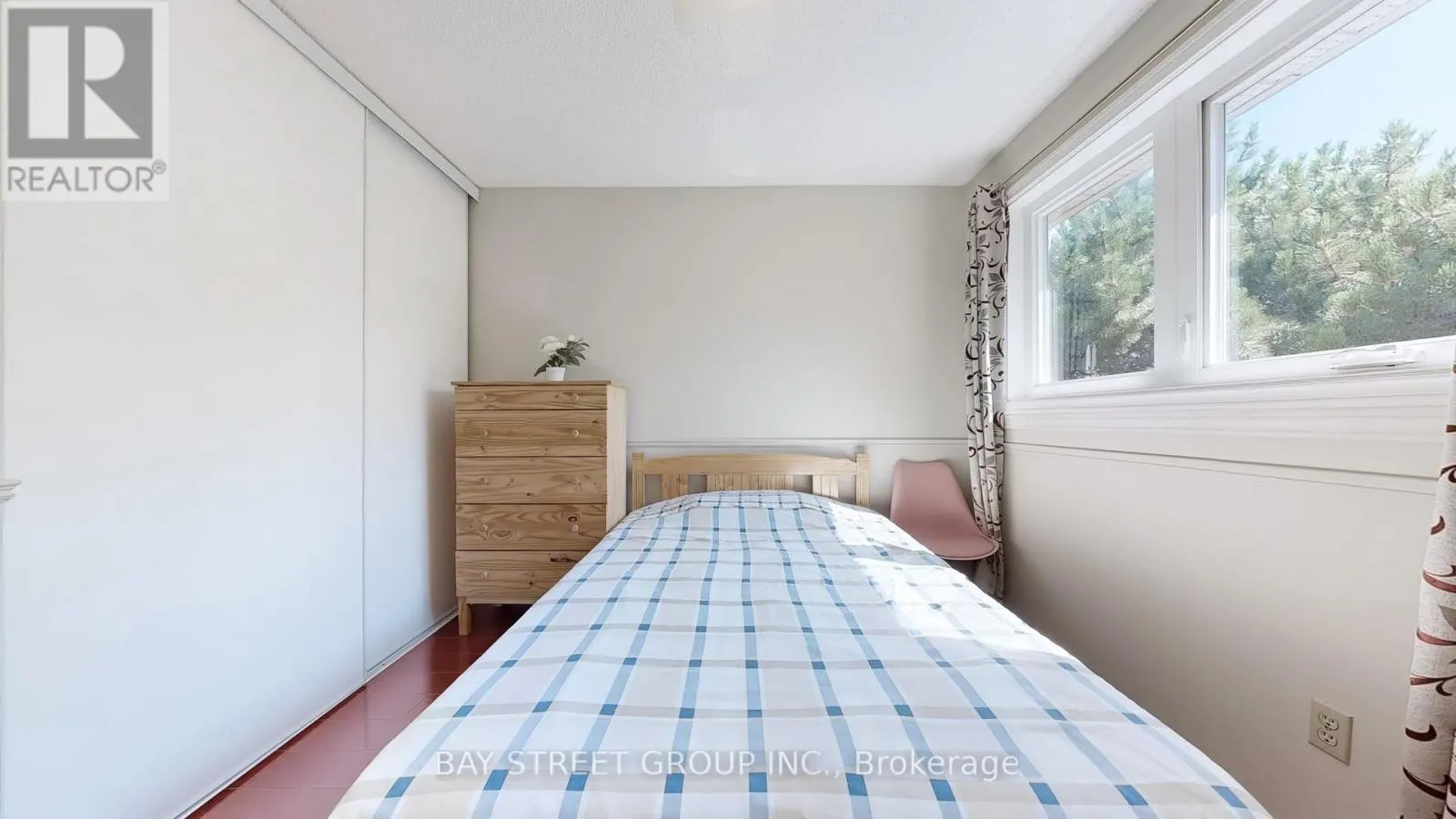 30 - 25 CARDWELL AVENUE