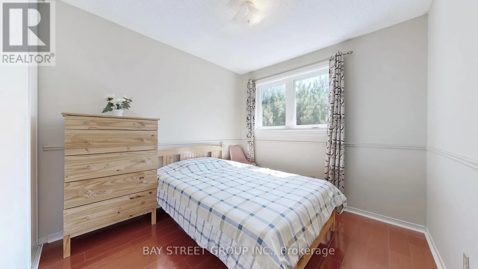 30 - 25 CARDWELL AVENUE
