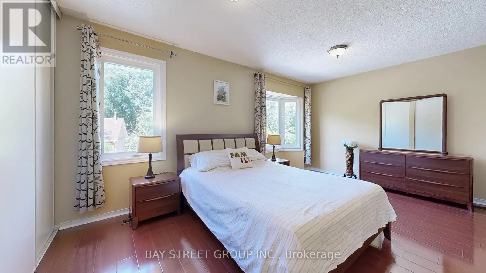 30 - 25 CARDWELL AVENUE