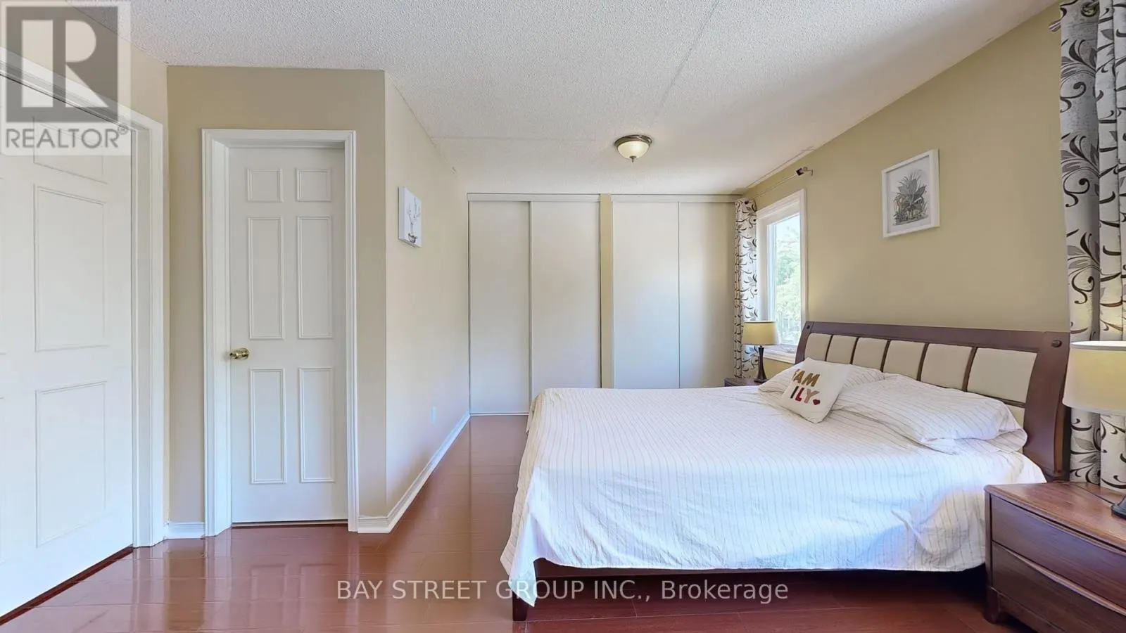 30 - 25 CARDWELL AVENUE