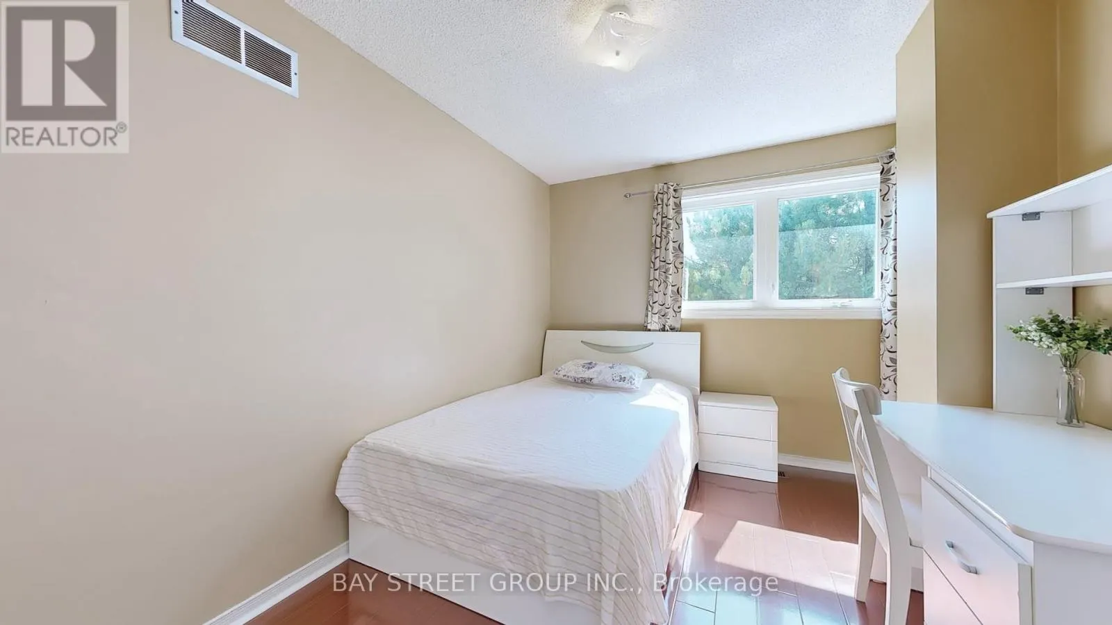 30 - 25 CARDWELL AVENUE