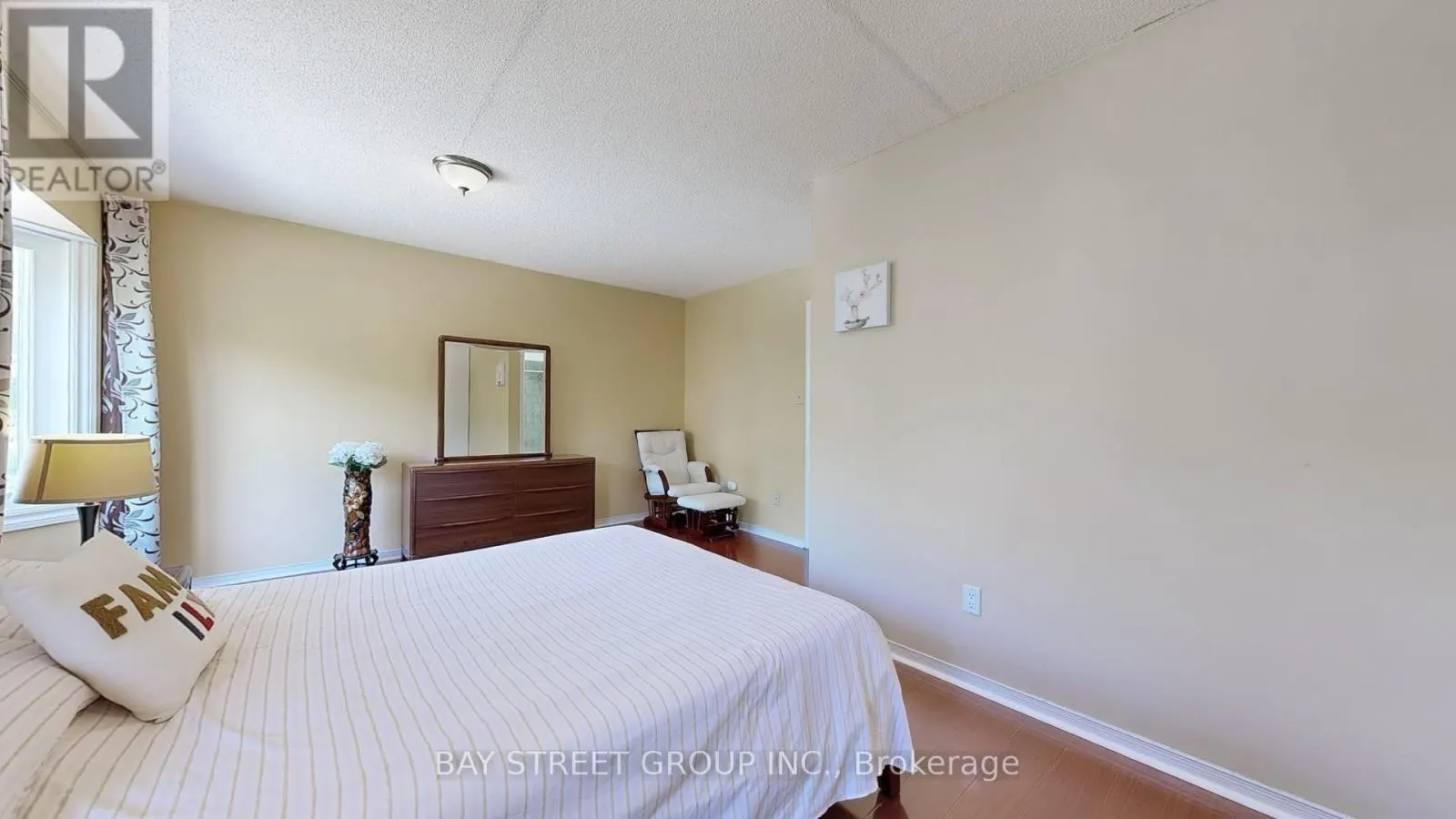 30 - 25 CARDWELL AVENUE
