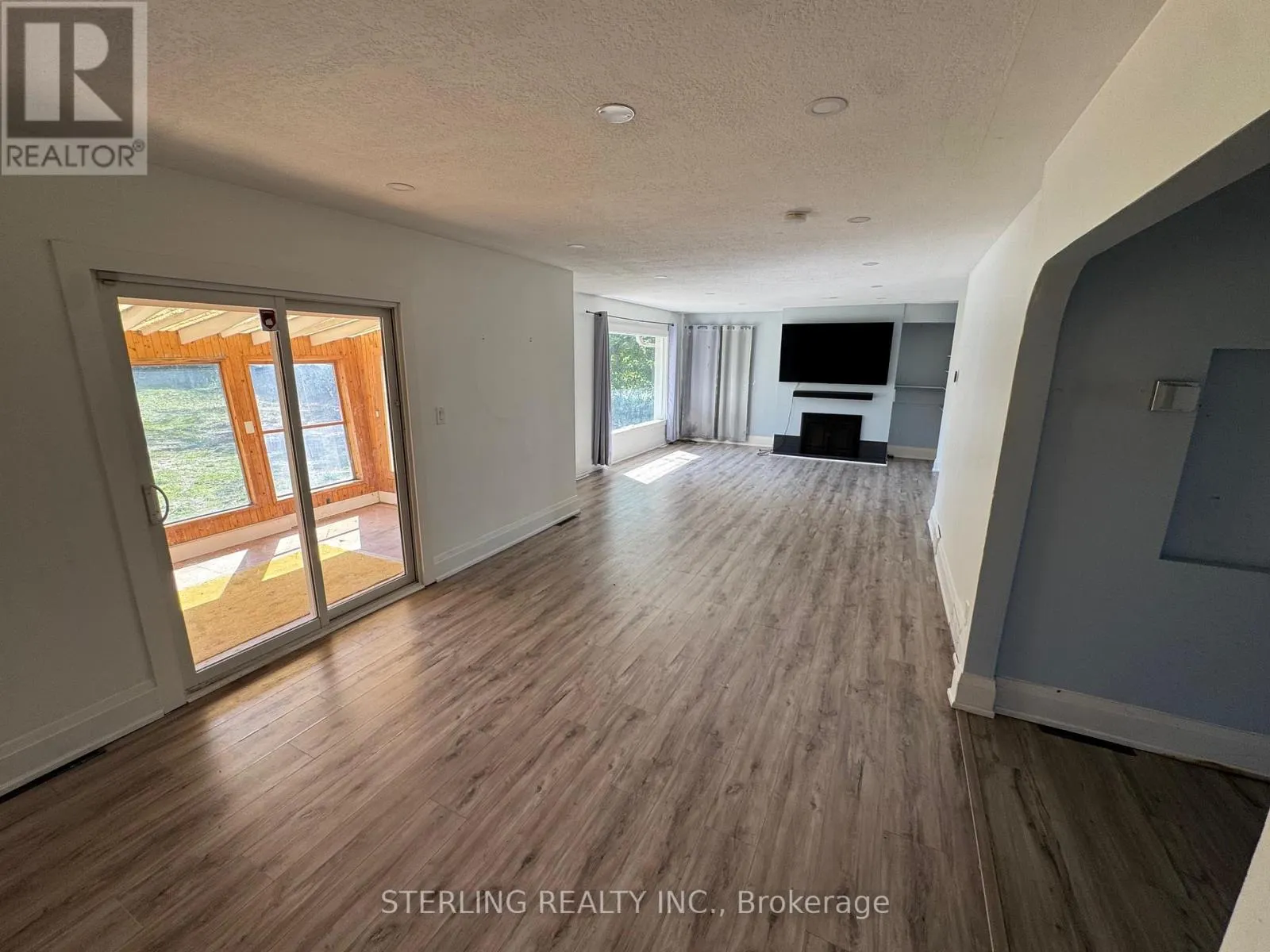 345 MYRTLE ROAD E