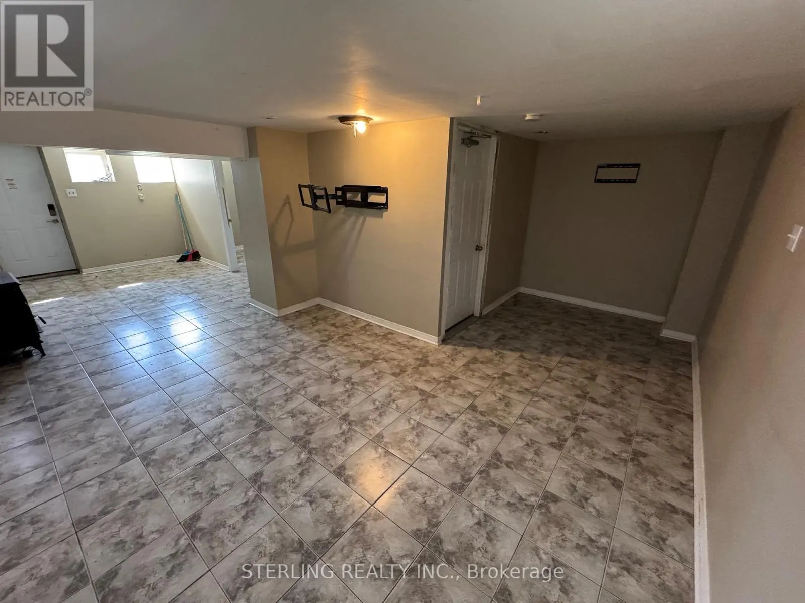345 MYRTLE ROAD E