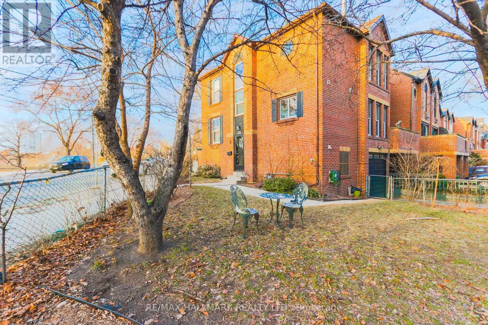 451 BROADVIEW AVENUE