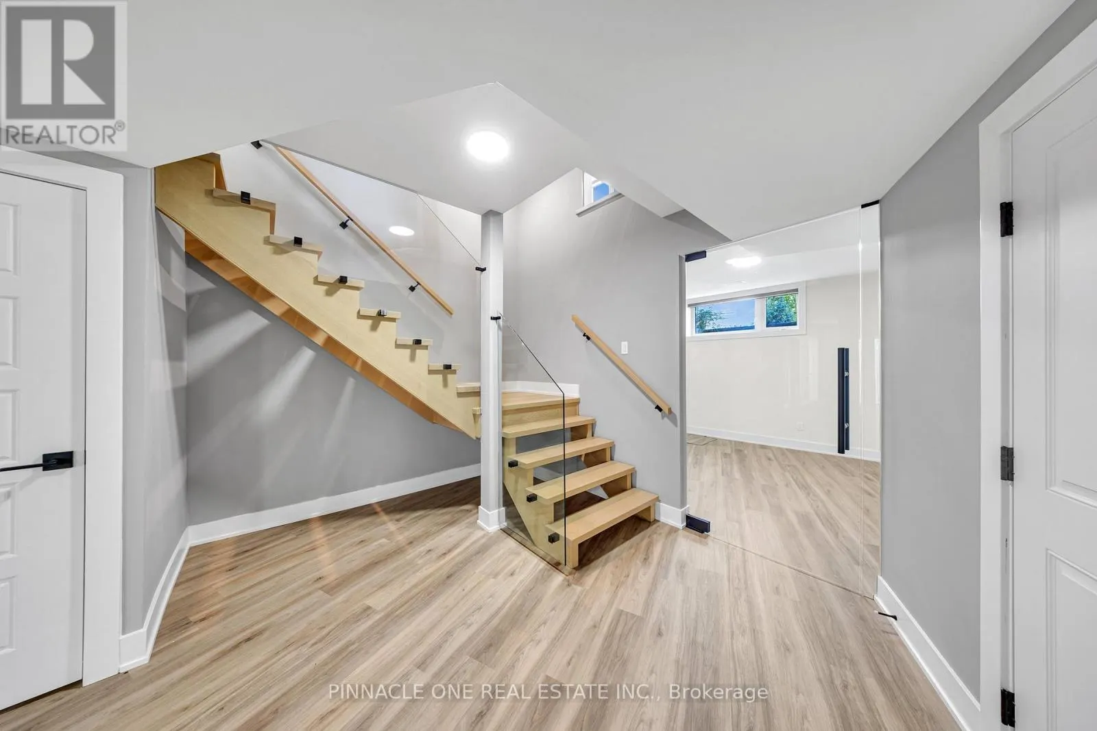 12 TIDMARSH LANE