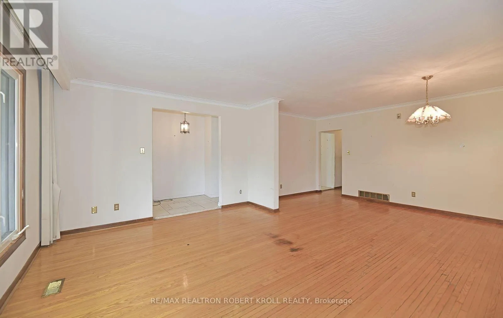 32 ORANGEWOOD CRESCENT
