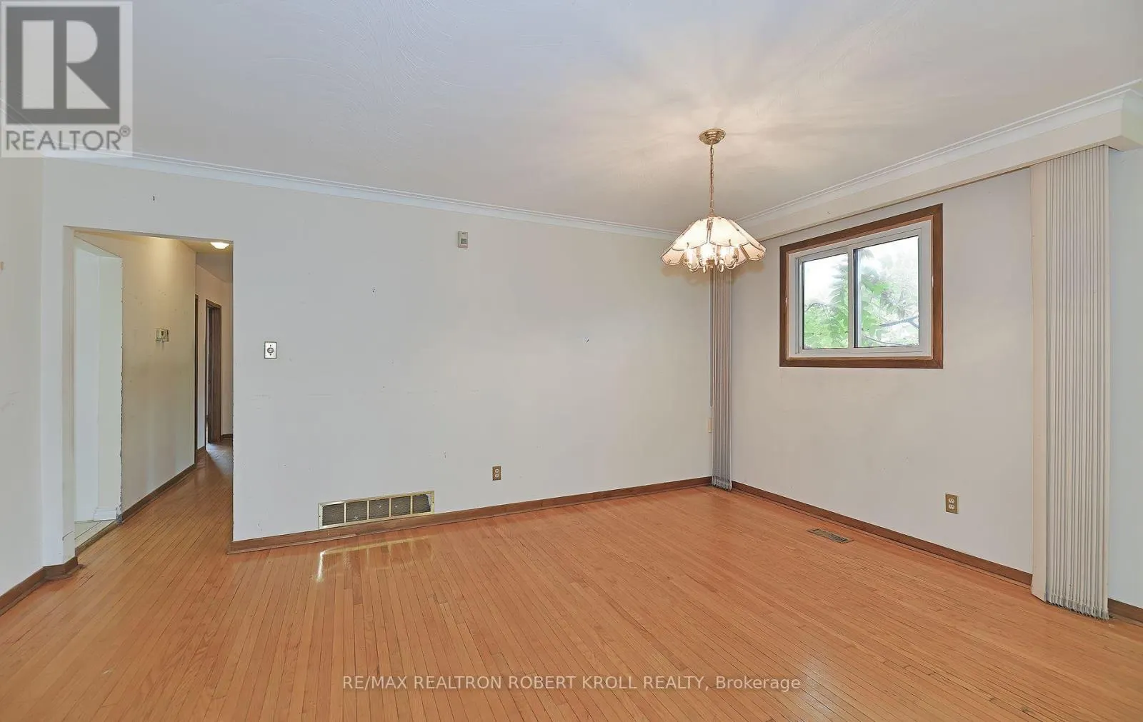 32 ORANGEWOOD CRESCENT