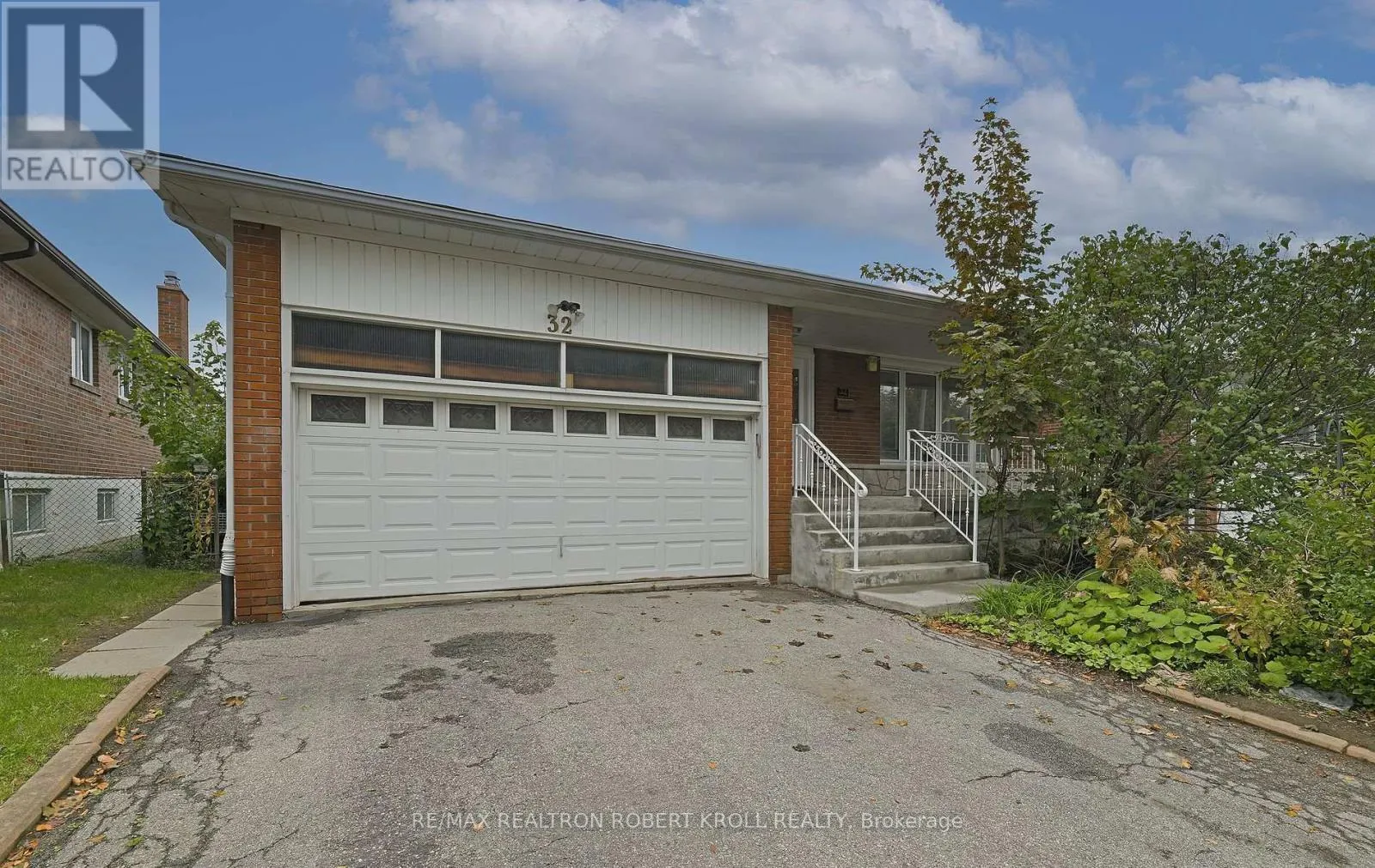32 ORANGEWOOD CRESCENT