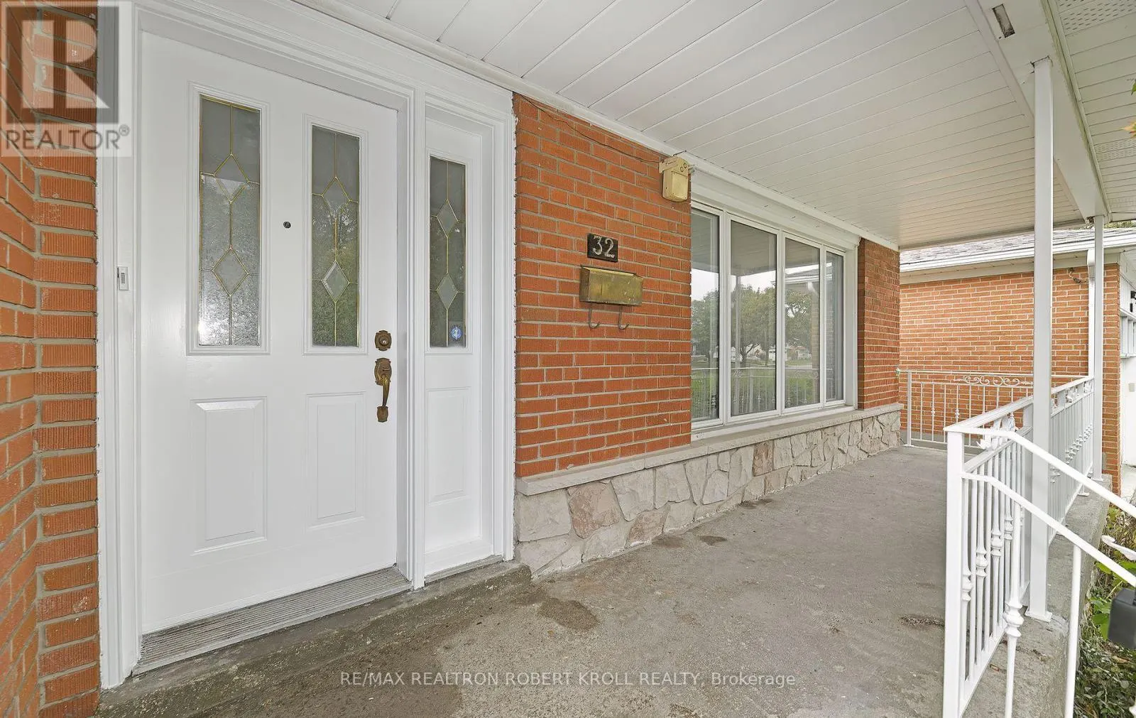 32 ORANGEWOOD CRESCENT
