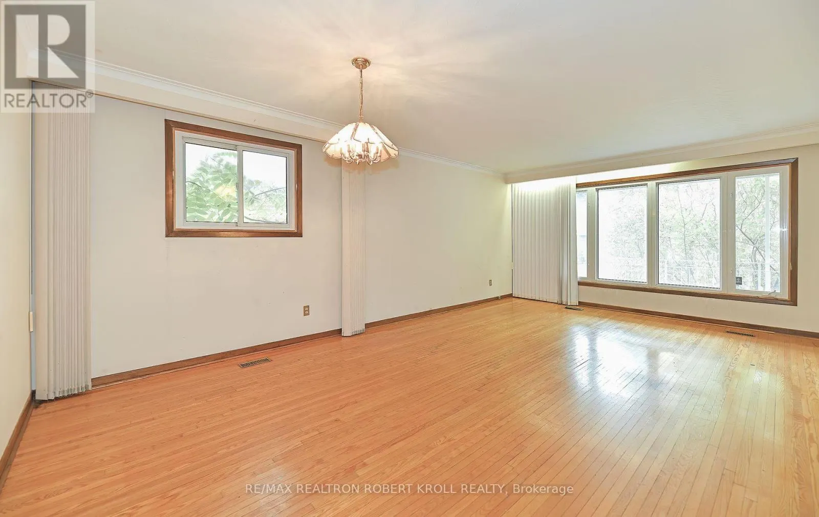 32 ORANGEWOOD CRESCENT