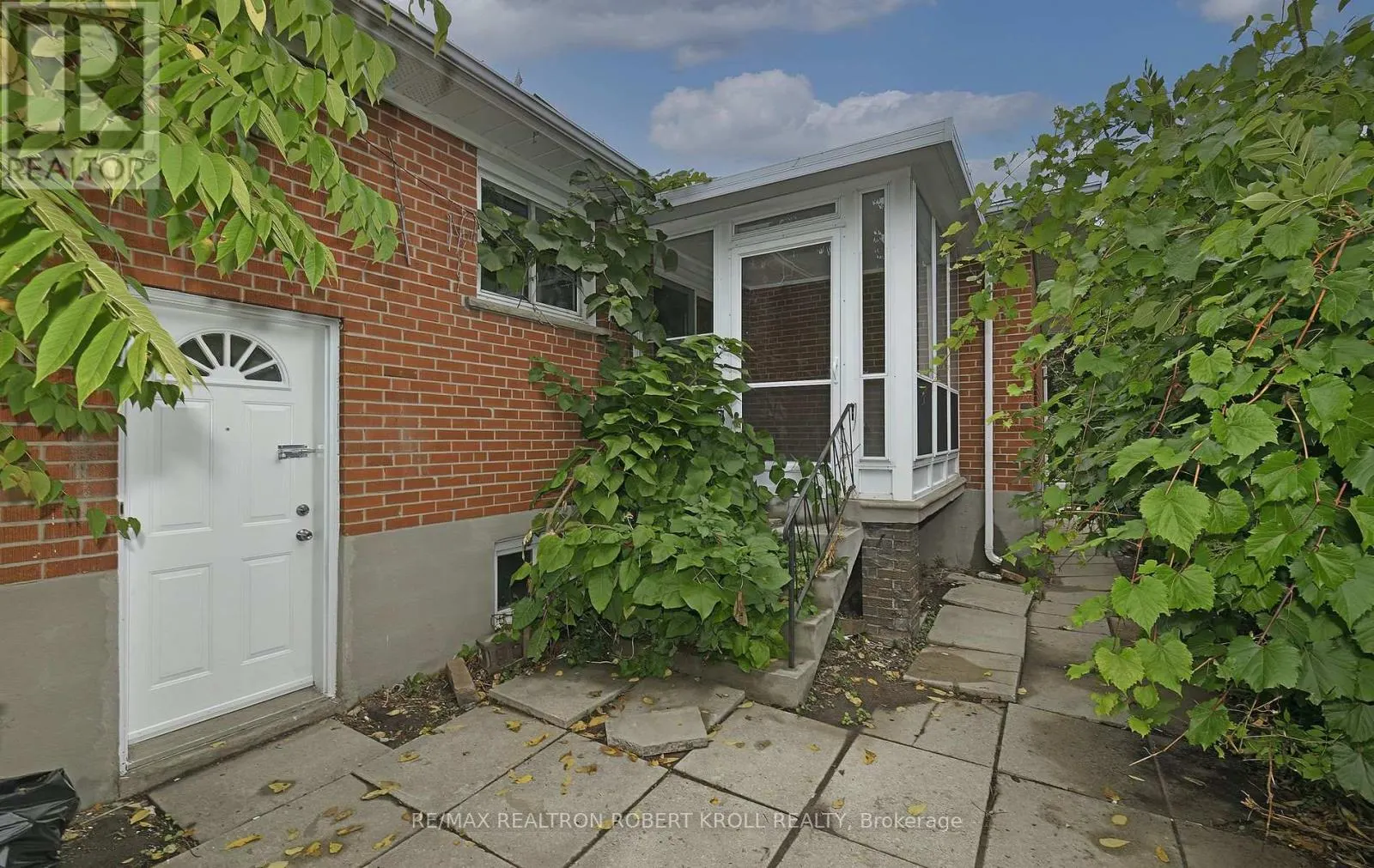 32 ORANGEWOOD CRESCENT