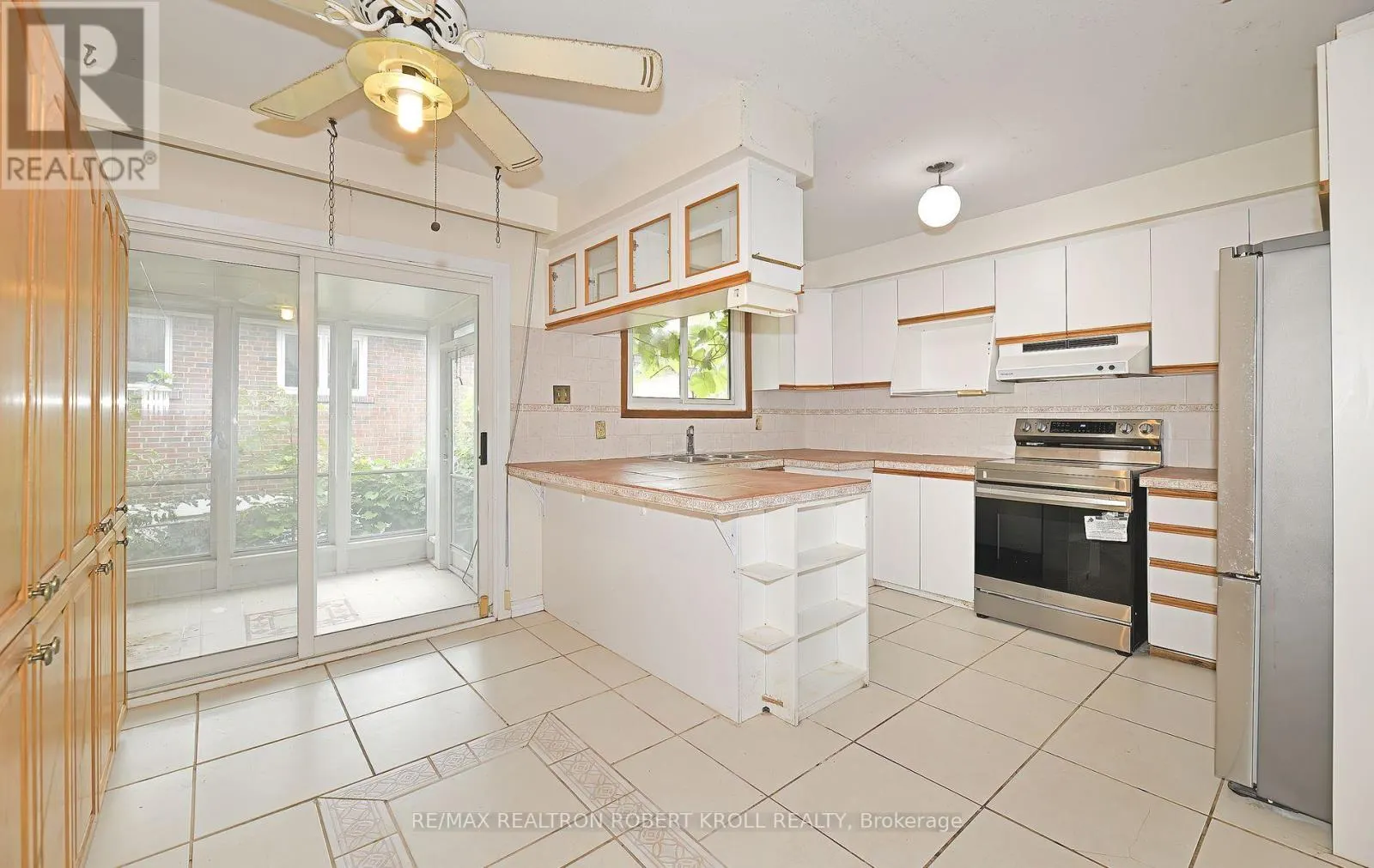 32 ORANGEWOOD CRESCENT