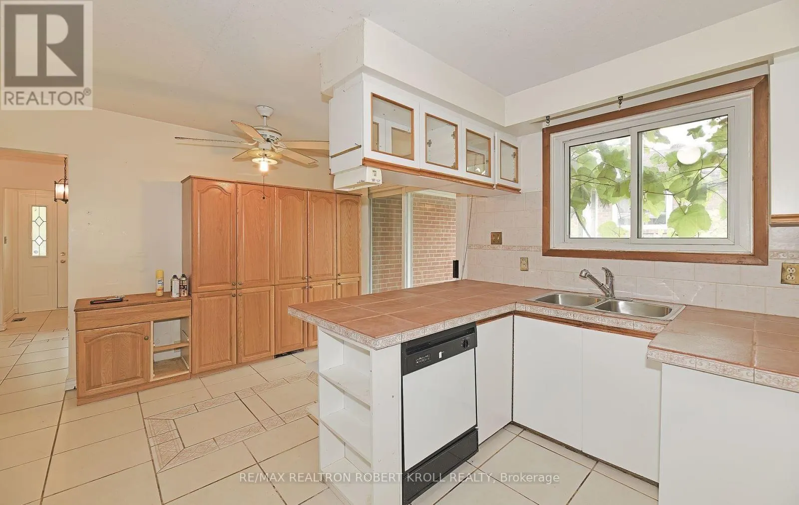 32 ORANGEWOOD CRESCENT