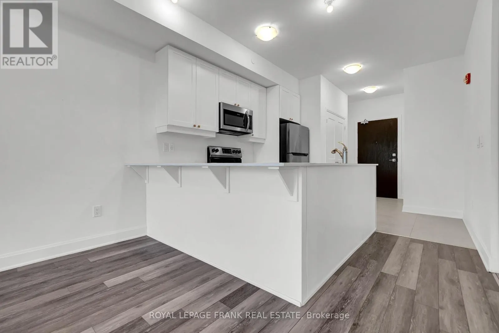 318 - 50 LAKEBREEZE DRIVE, #318