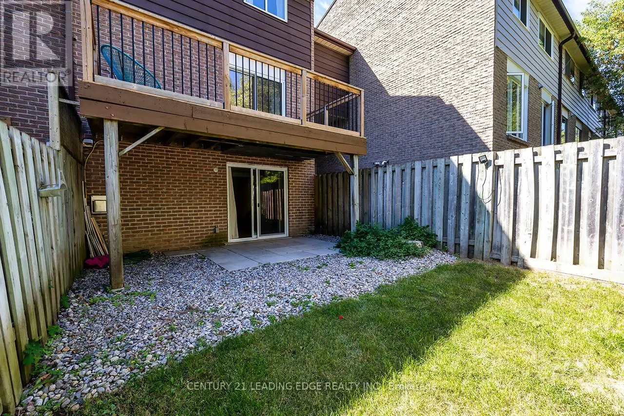 19 - 350 CAMELOT COURT