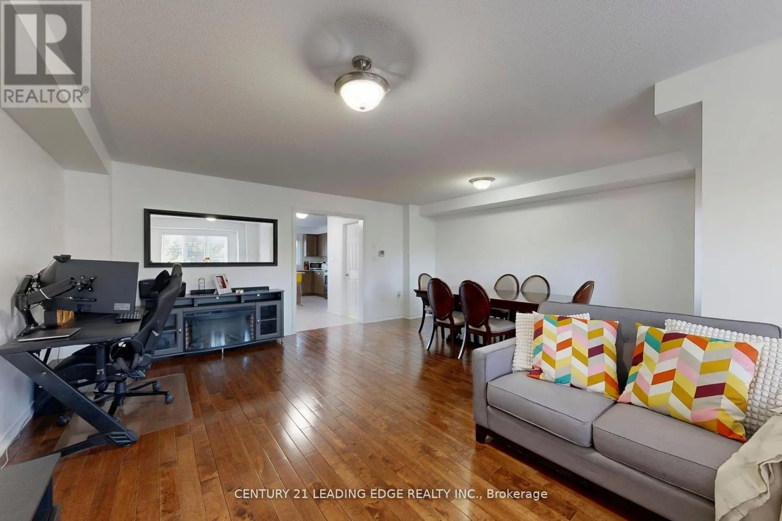 12 PRINGDALE GARDENS CIRCLE E