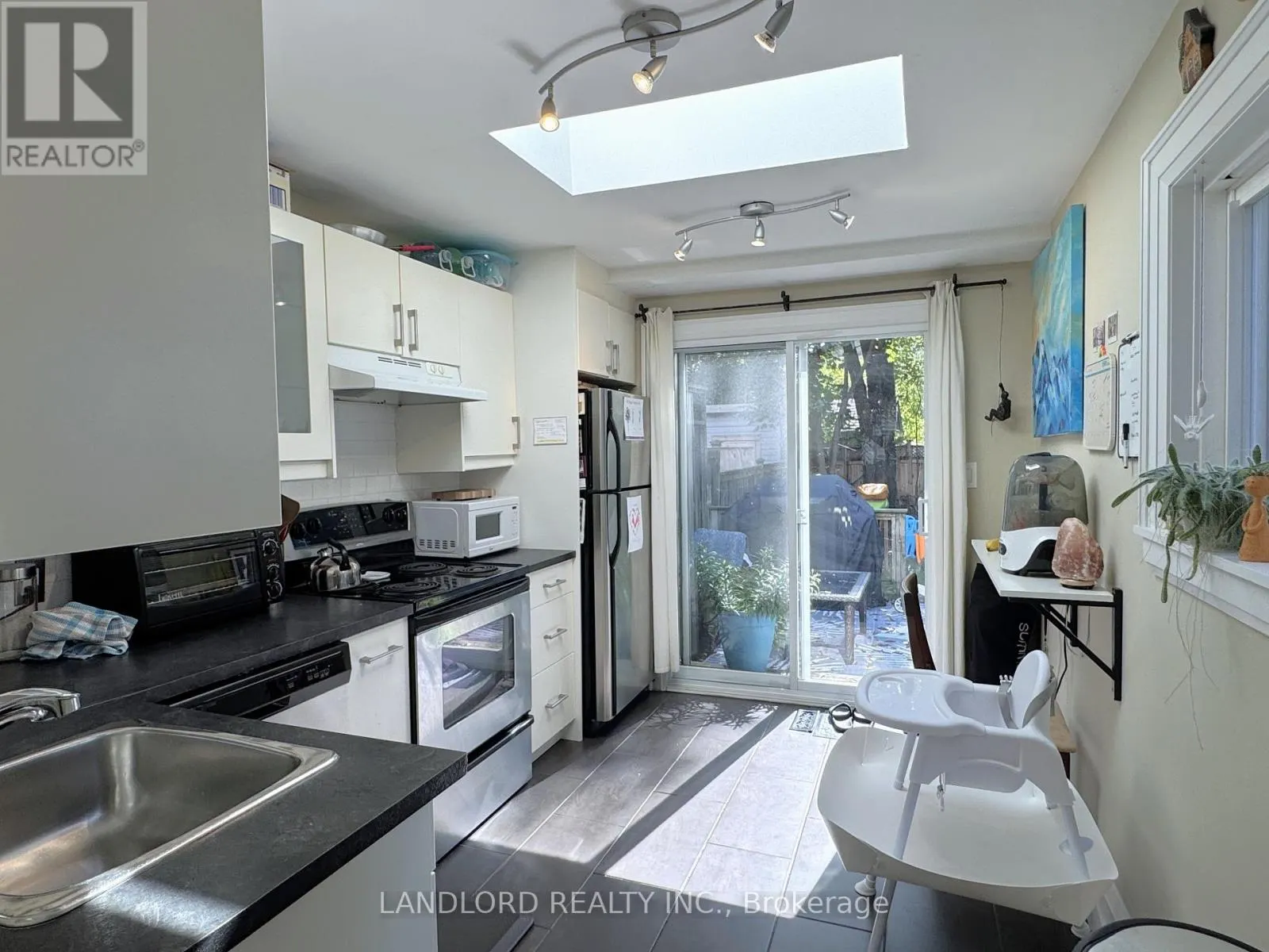 MAIN - 13 WINSTON AVENUE