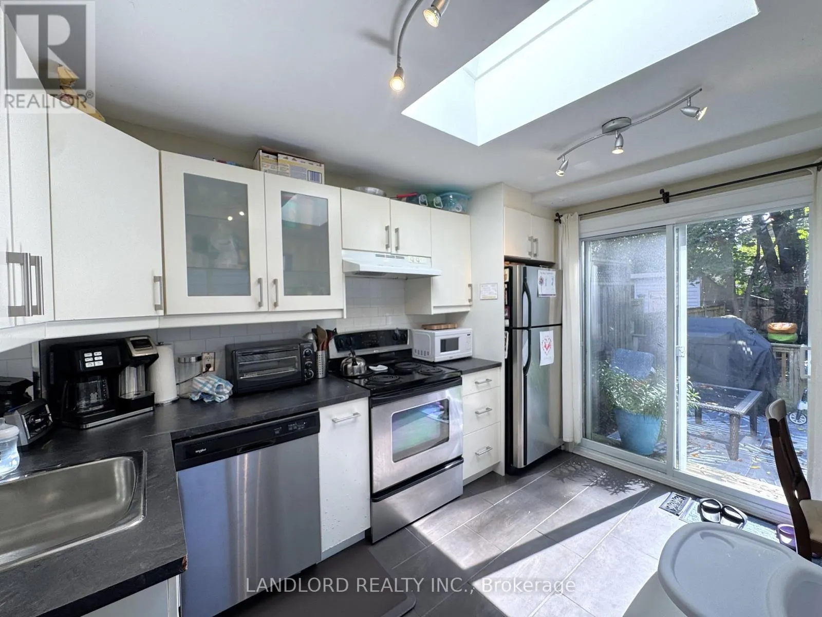 MAIN - 13 WINSTON AVENUE