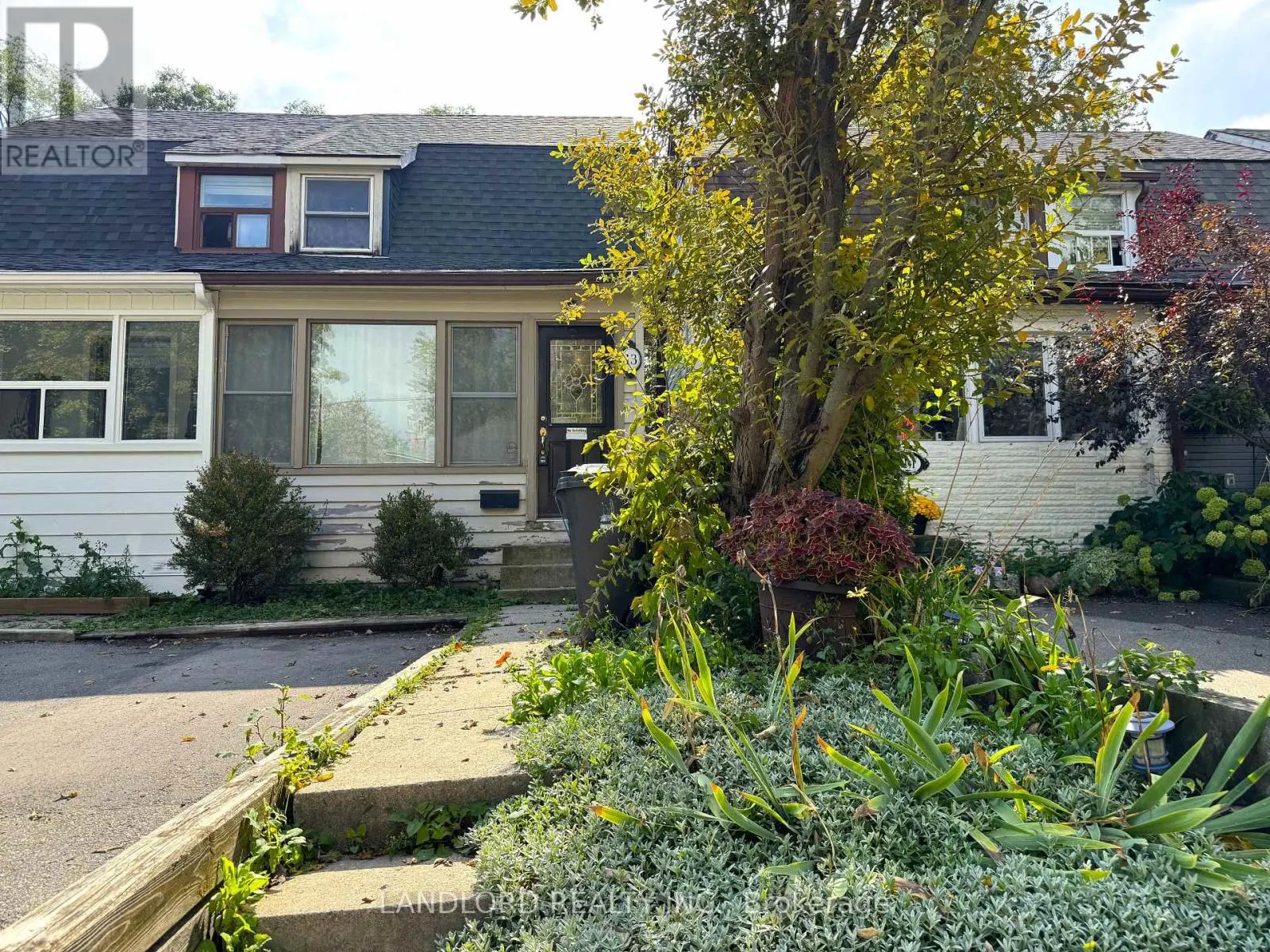 MAIN - 13 WINSTON AVENUE