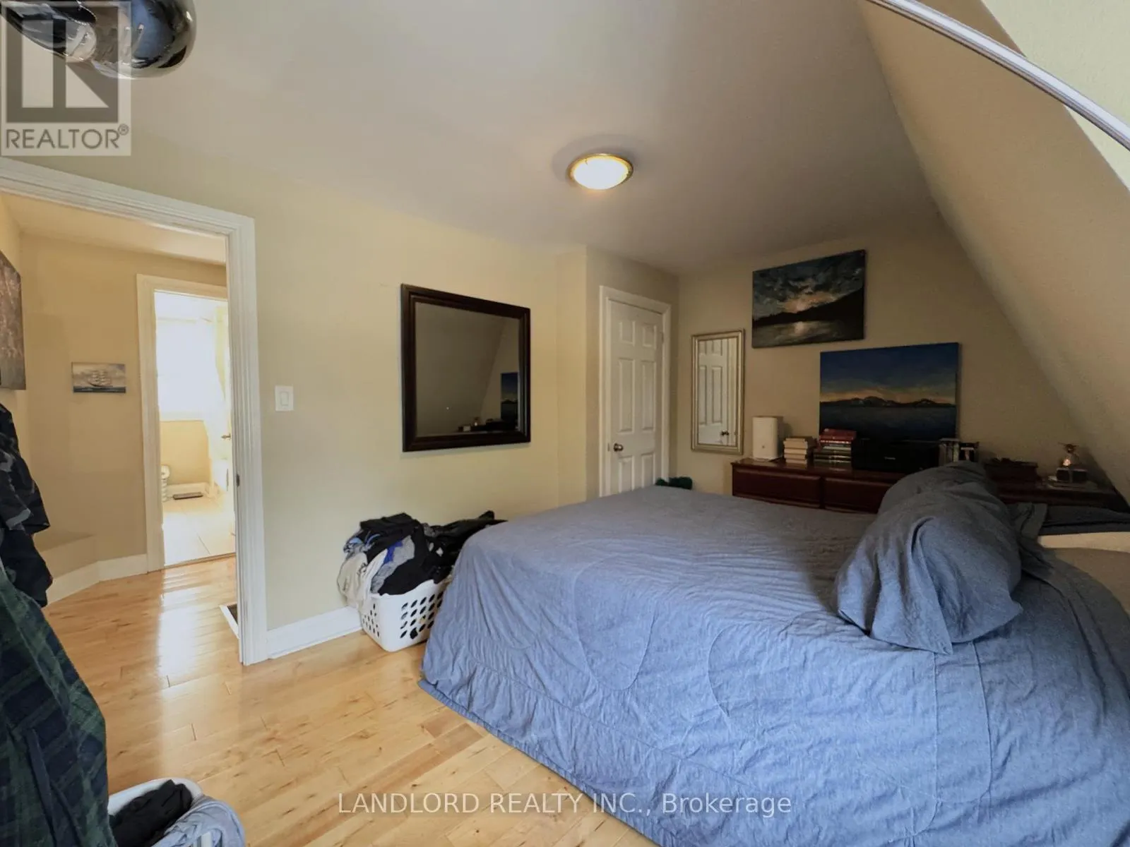 MAIN - 13 WINSTON AVENUE