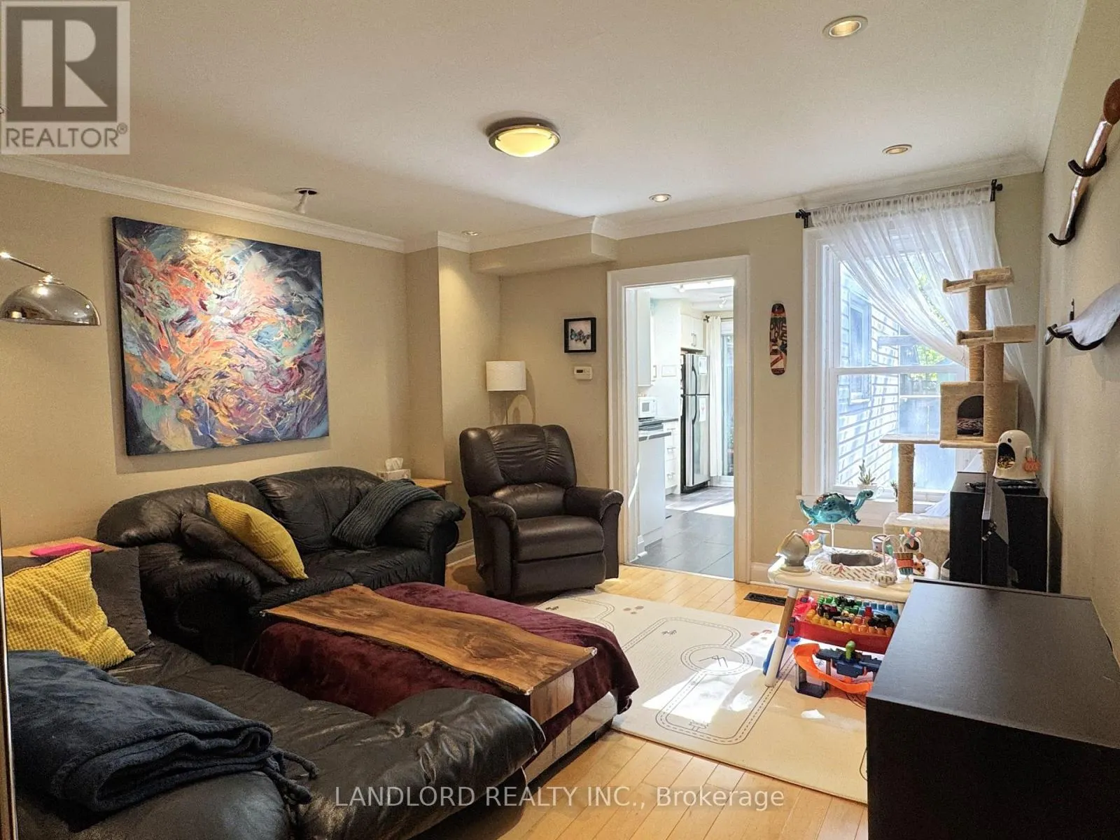 MAIN - 13 WINSTON AVENUE