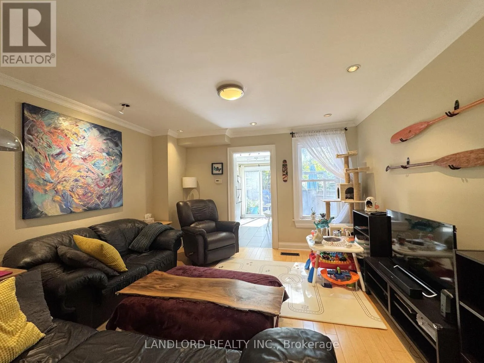 MAIN - 13 WINSTON AVENUE