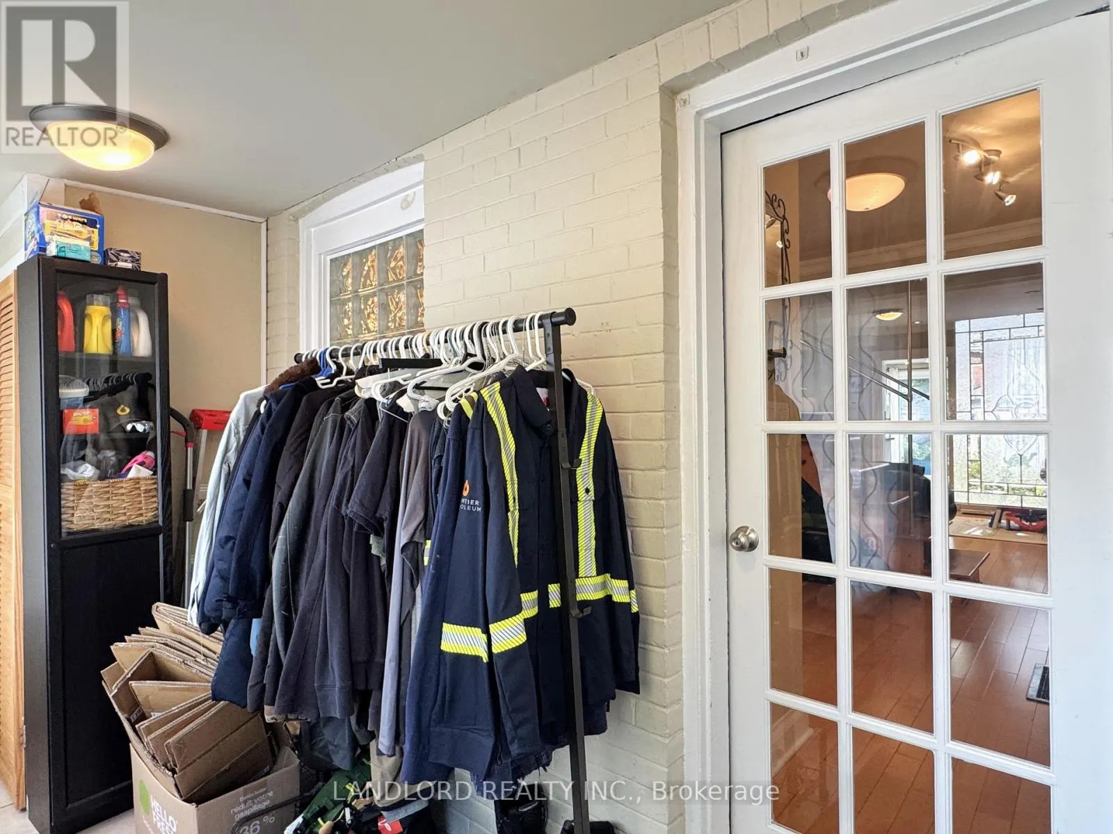MAIN - 13 WINSTON AVENUE