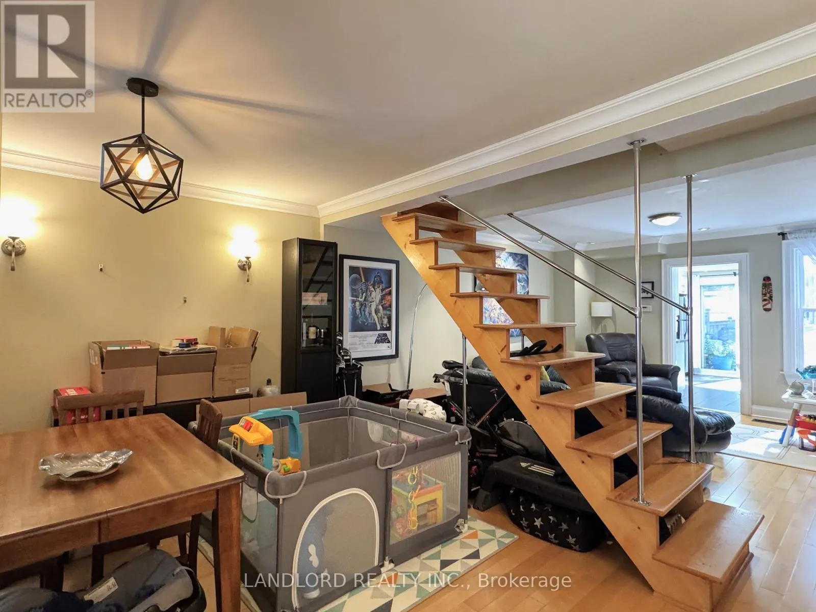 MAIN - 13 WINSTON AVENUE
