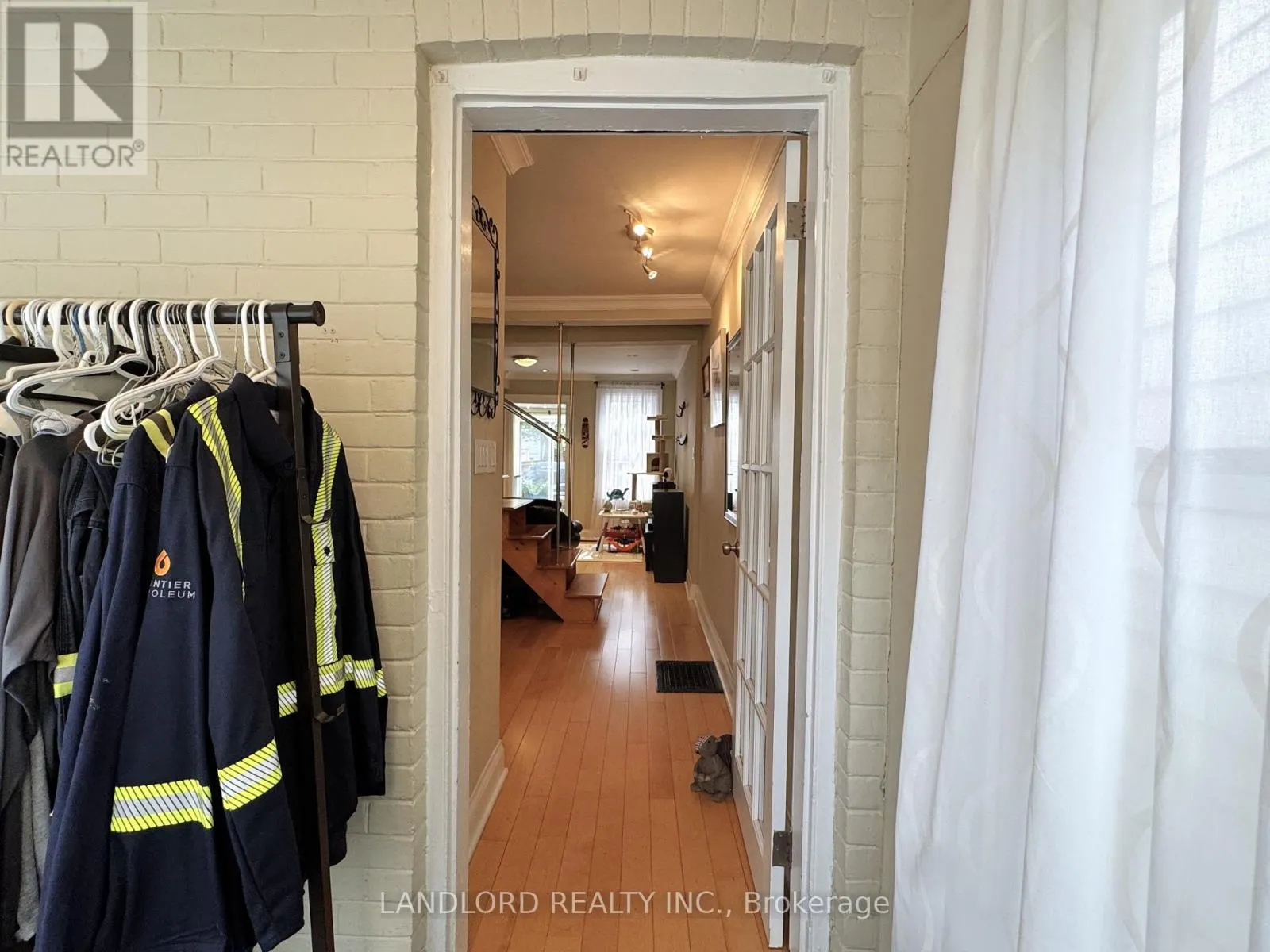 MAIN - 13 WINSTON AVENUE