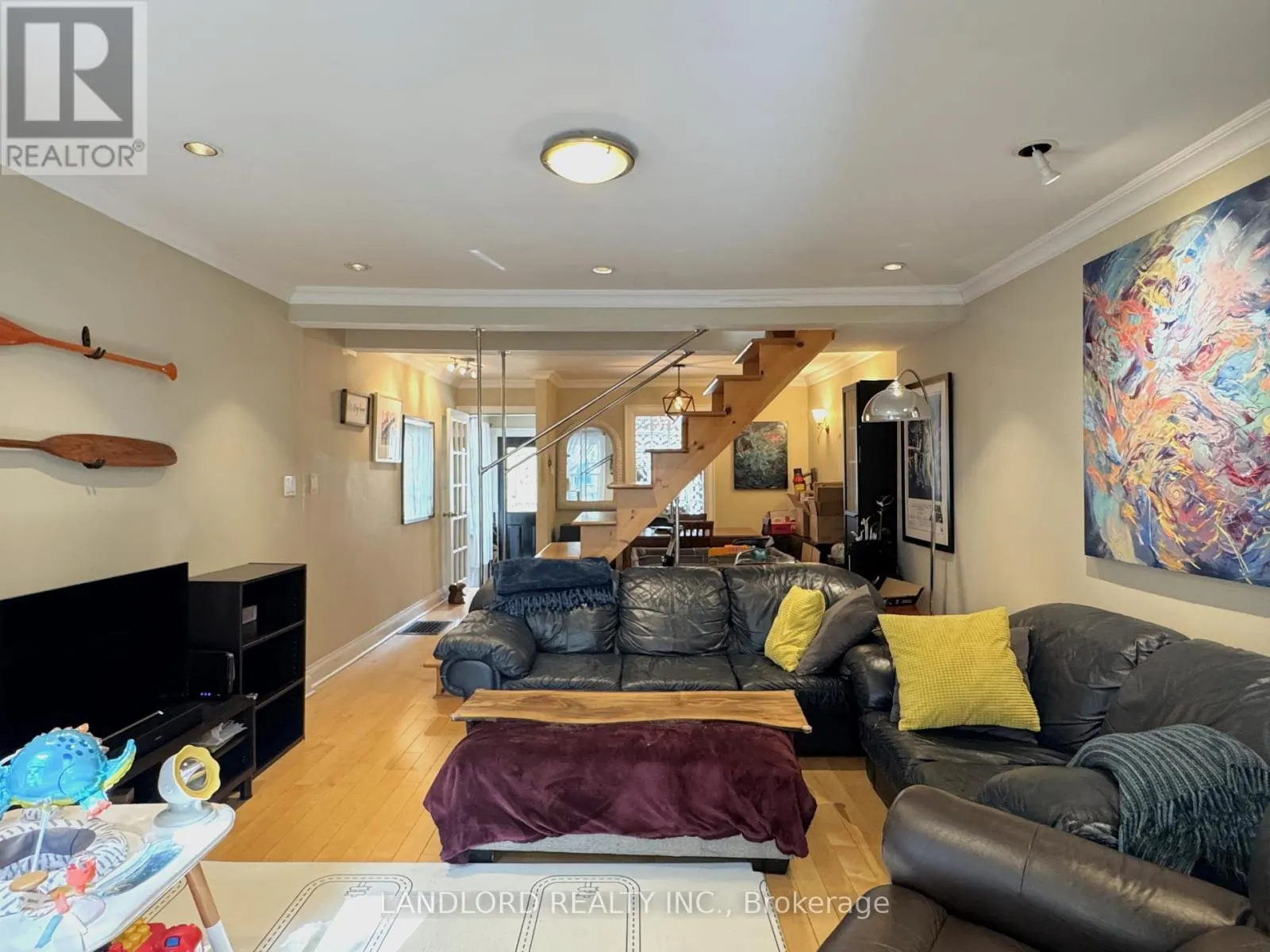 MAIN - 13 WINSTON AVENUE