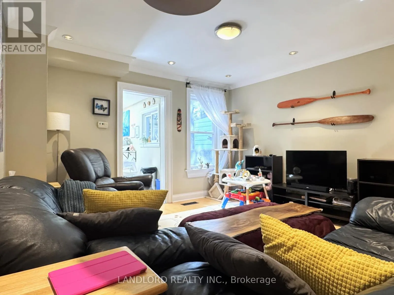 MAIN - 13 WINSTON AVENUE