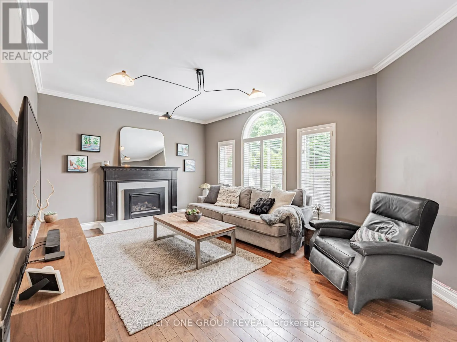 862 BAYLAWN DRIVE