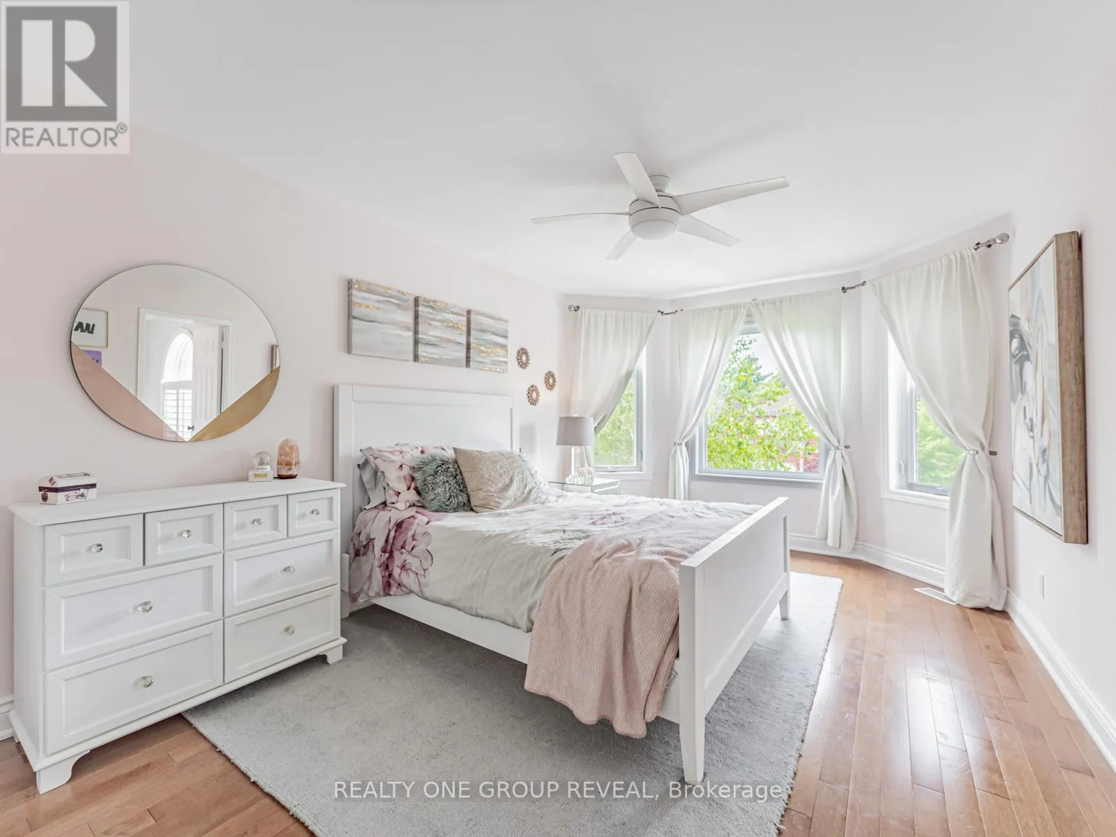 862 BAYLAWN DRIVE