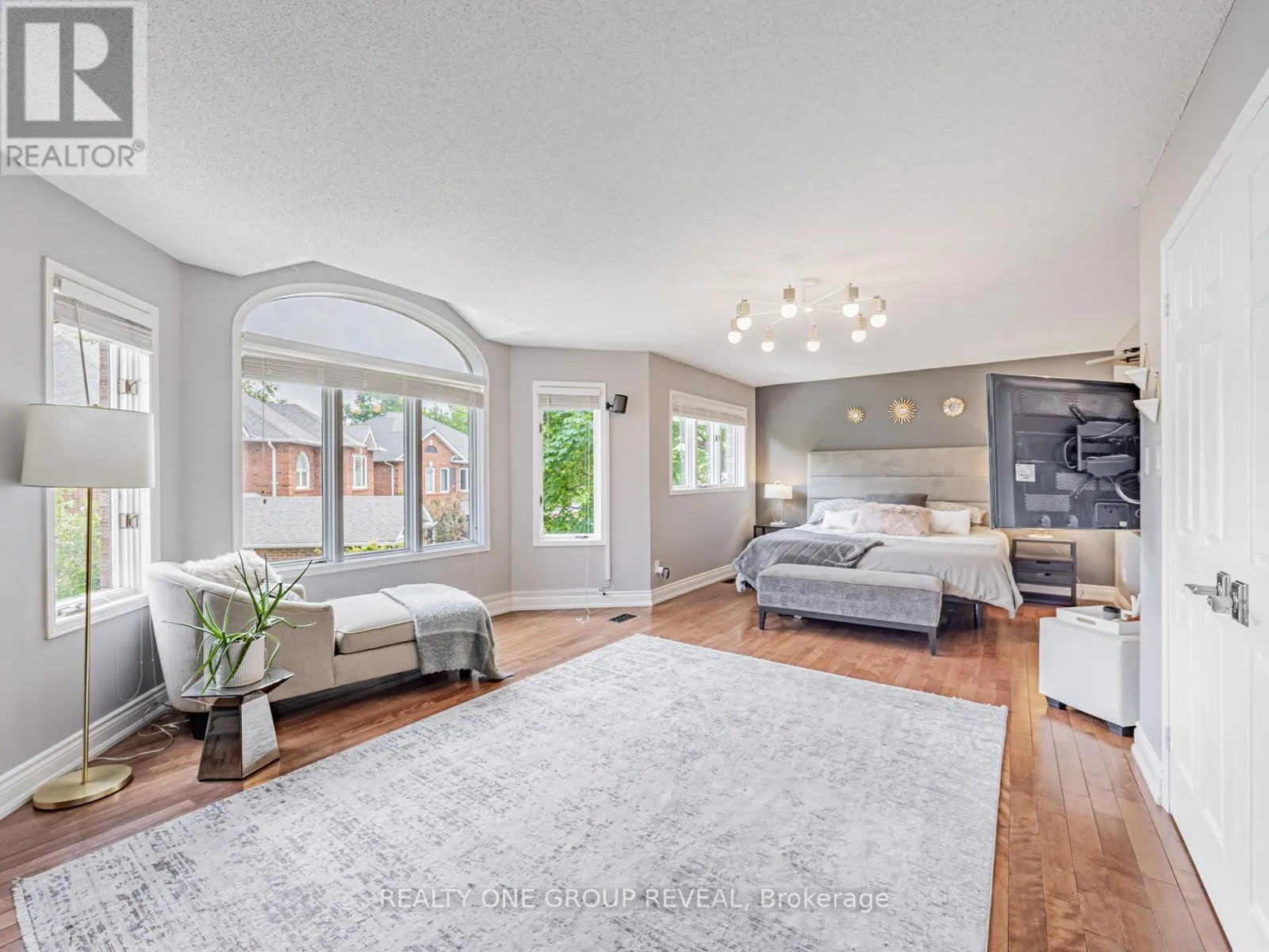 862 BAYLAWN DRIVE