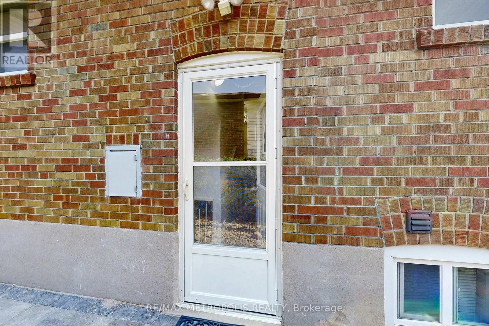 MAIN - 162 LORD ROBERTS DRIVE