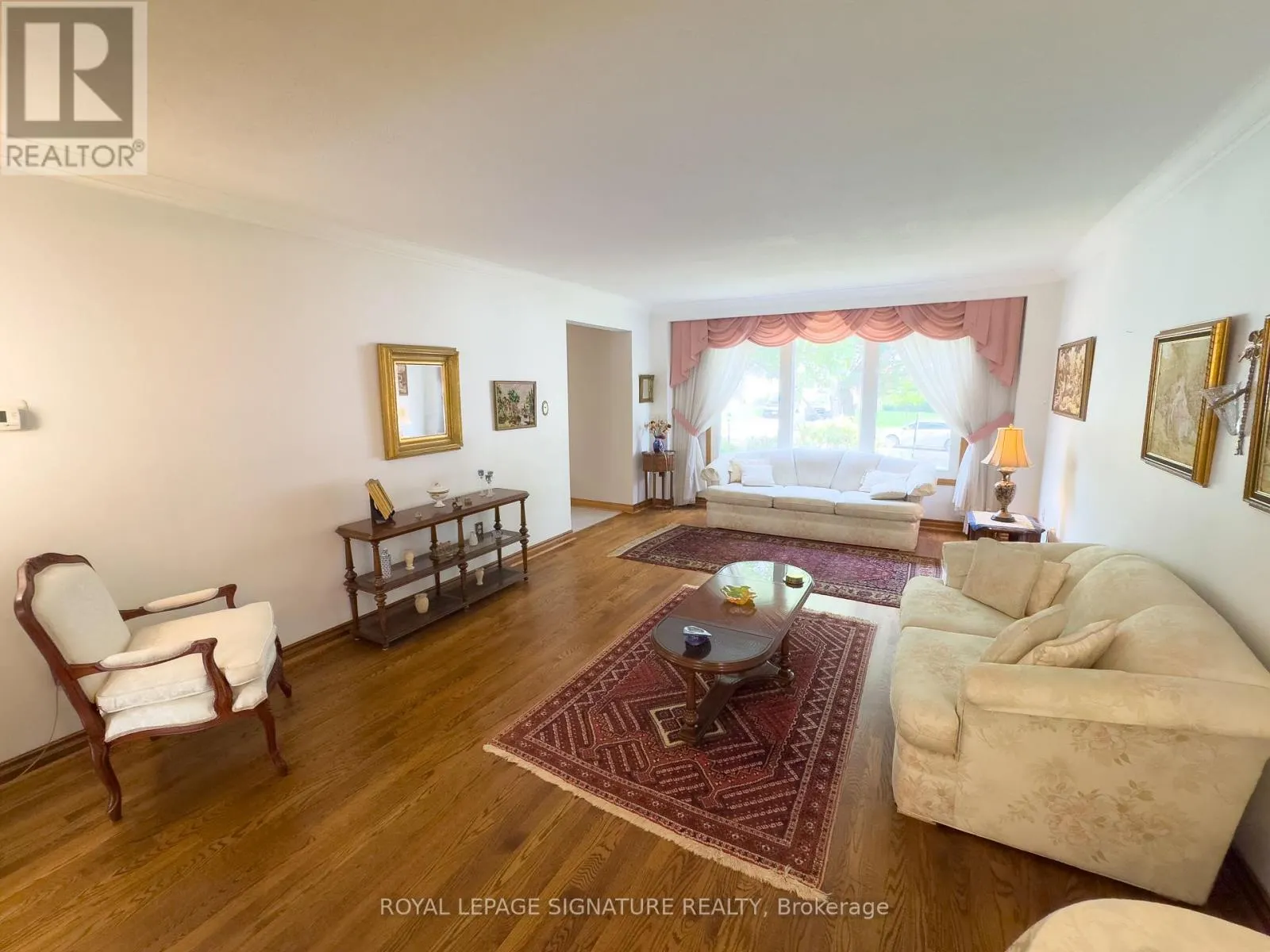 6 SATCHELL BOULEVARD