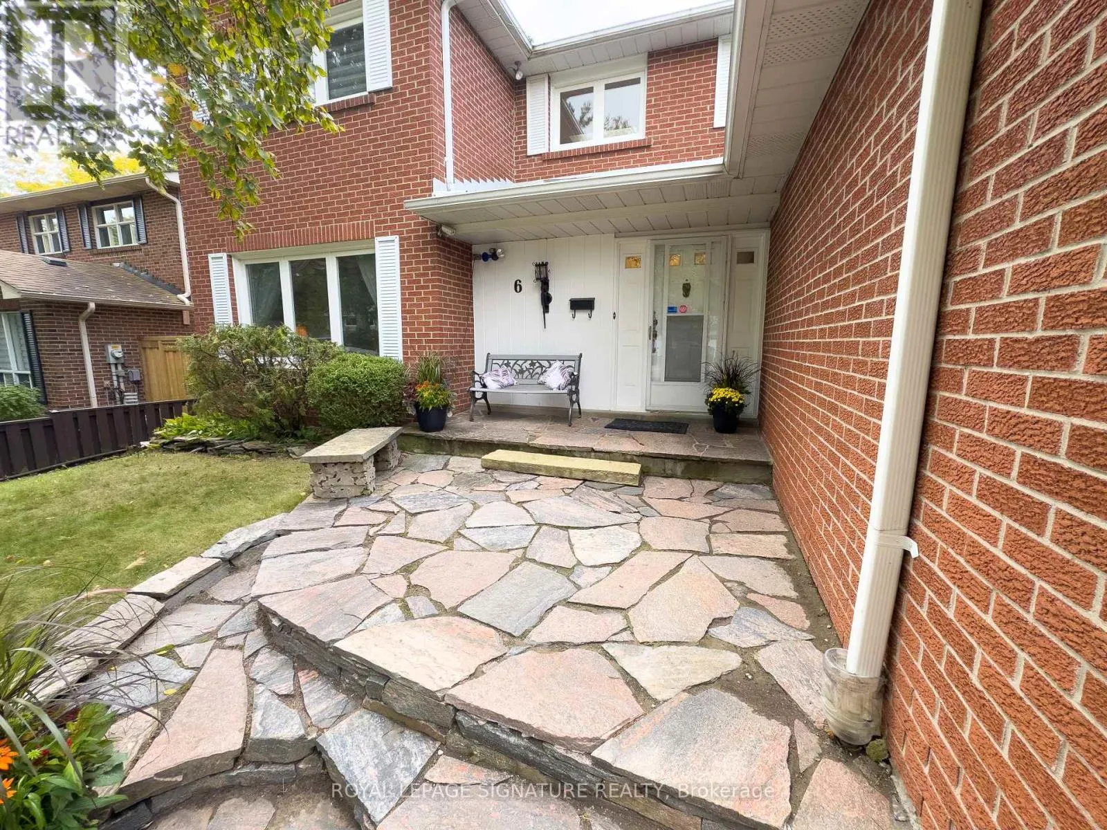 6 SATCHELL BOULEVARD