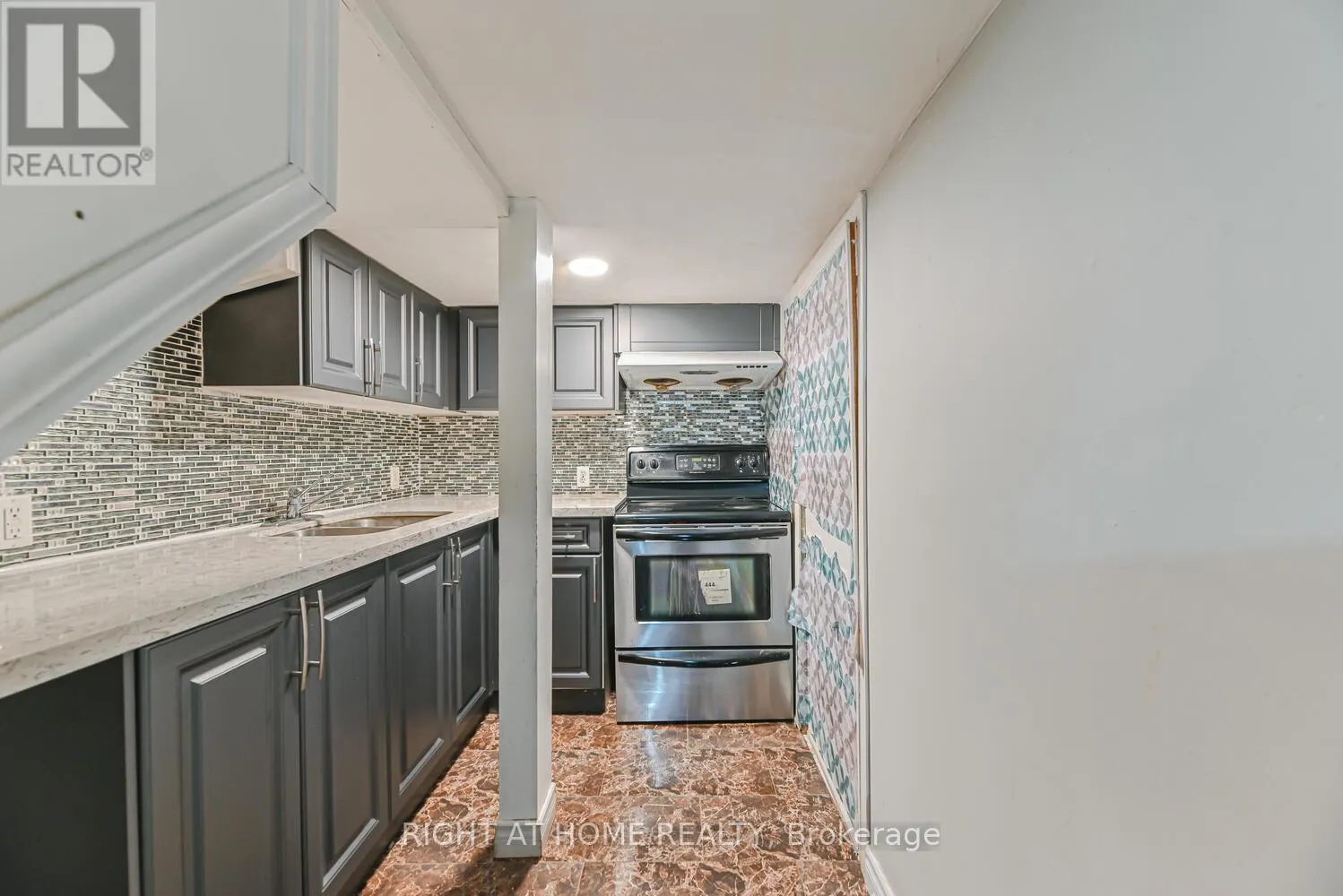 21 HOPTREE AVENUE