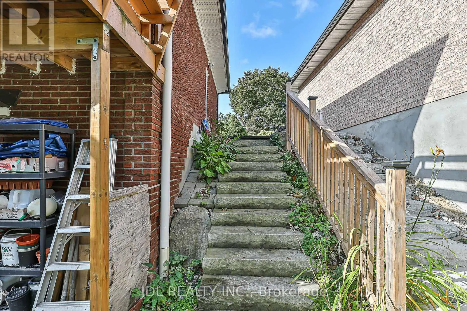 65 GRANDVIEW STREET N