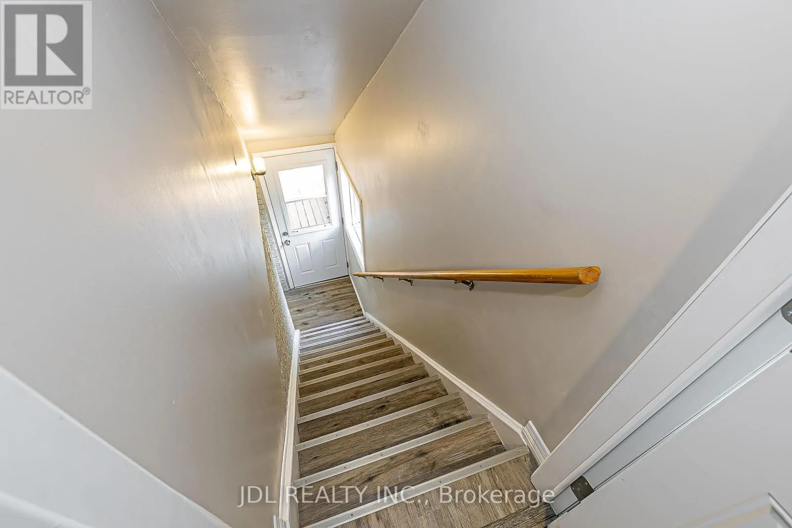 65 GRANDVIEW STREET N