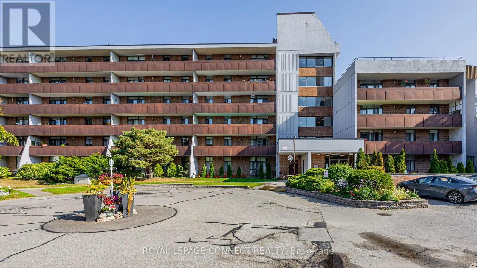 5-213 - 50 OLD KINGSTON ROAD