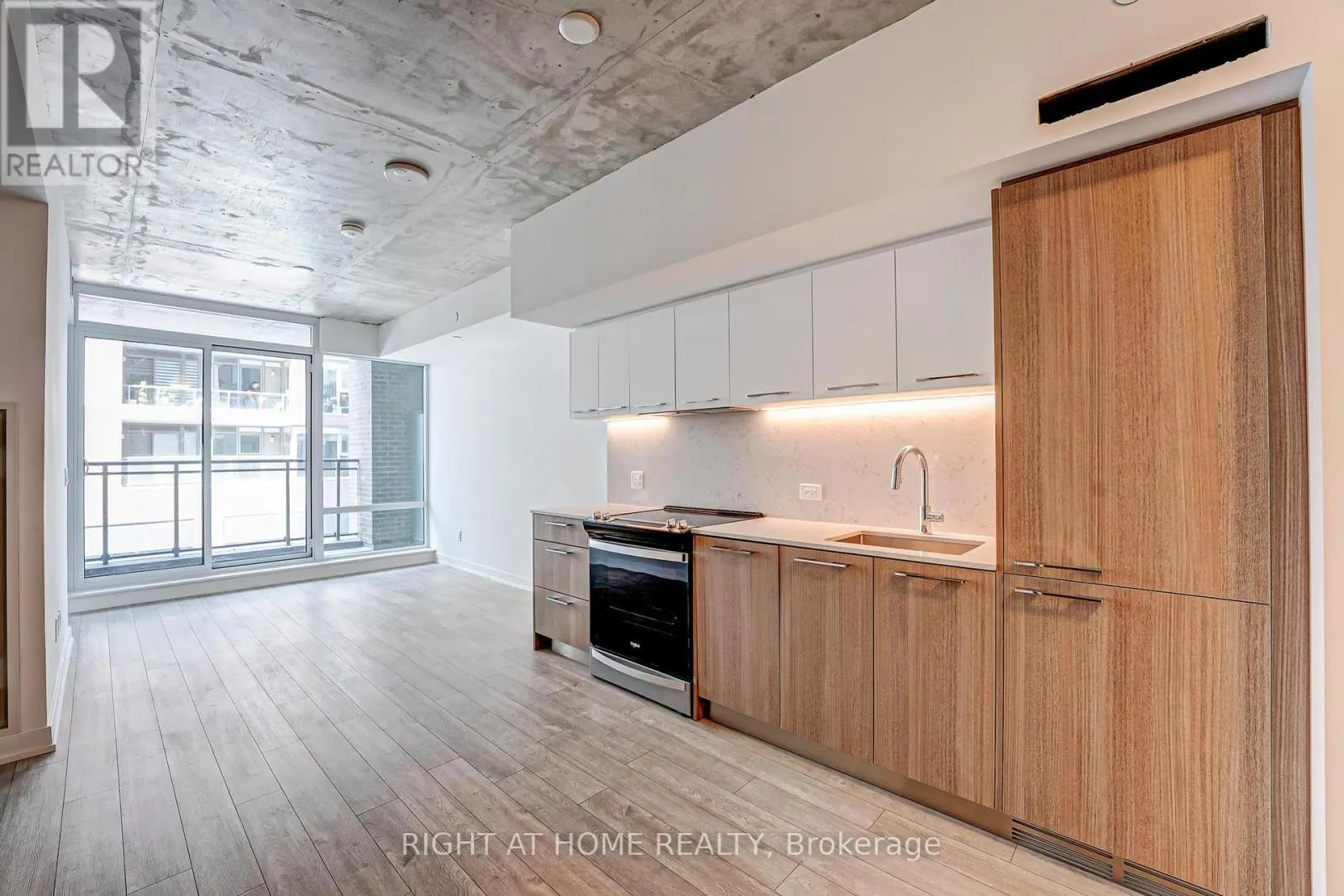 203 - 45 BASEBALL PLACE