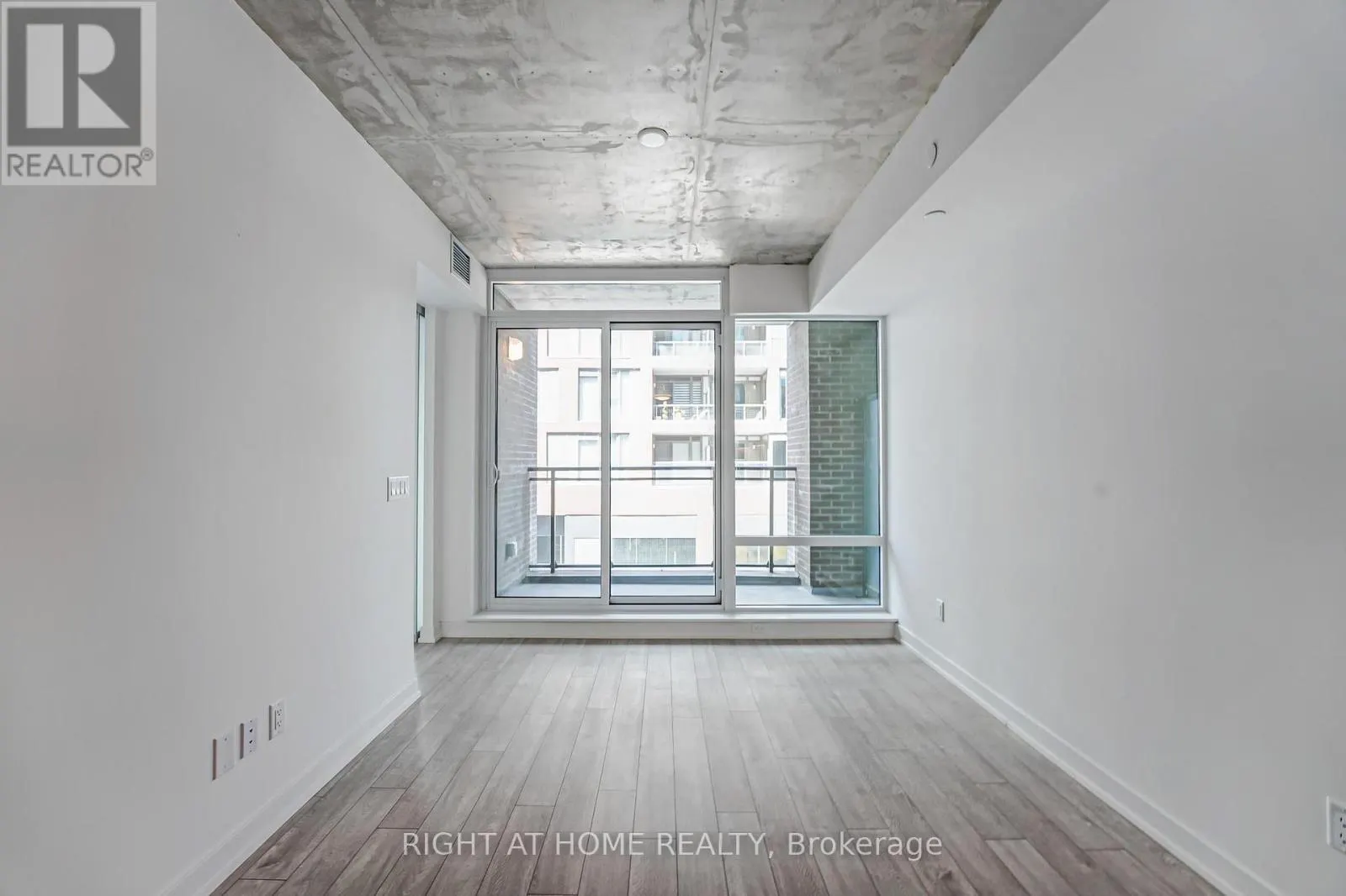 203 - 45 BASEBALL PLACE