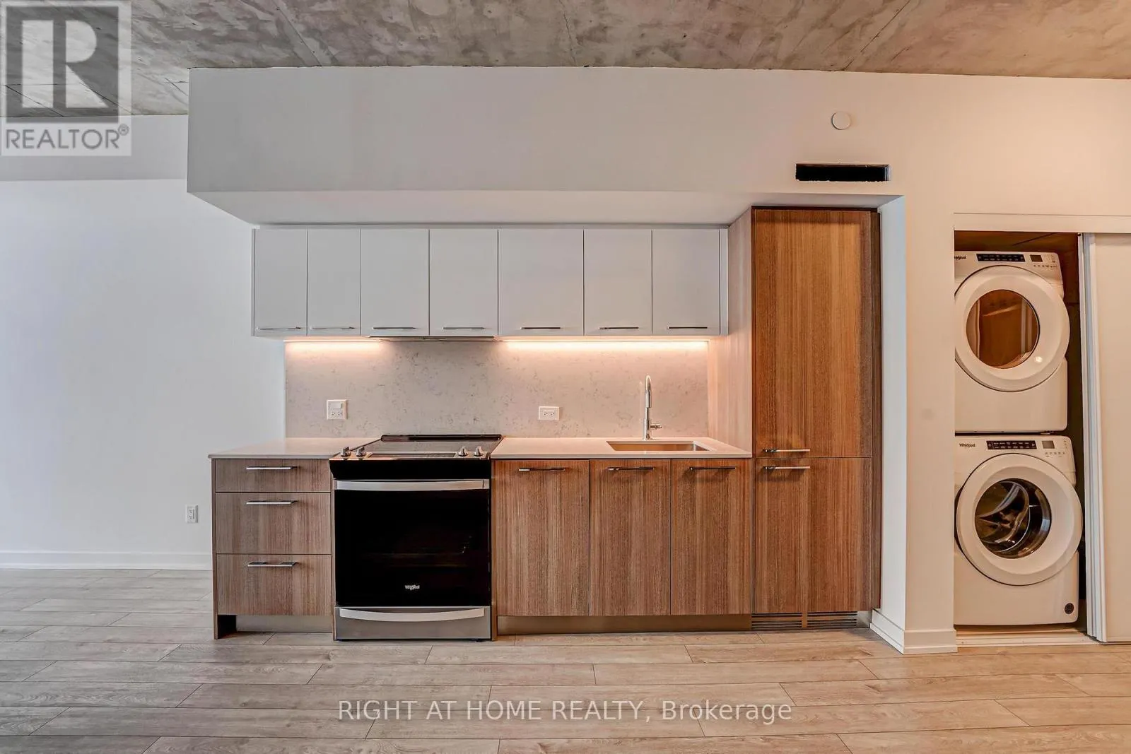 203 - 45 BASEBALL PLACE