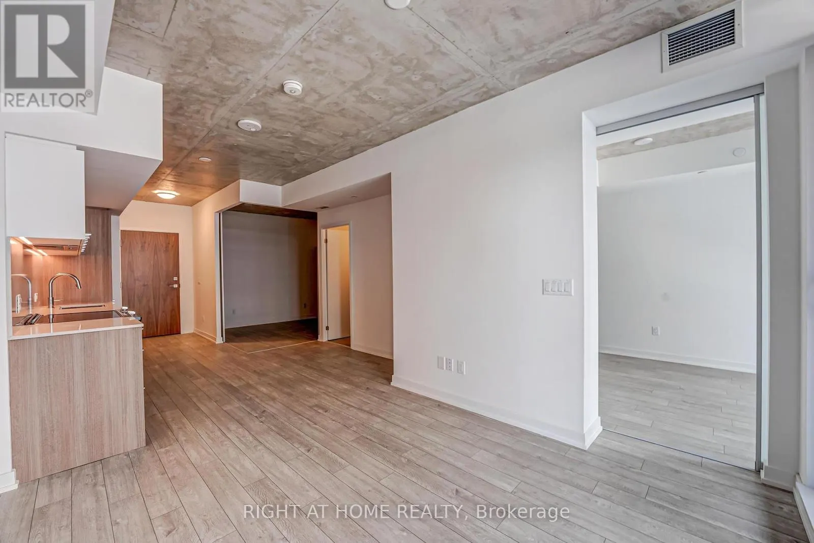 203 - 45 BASEBALL PLACE