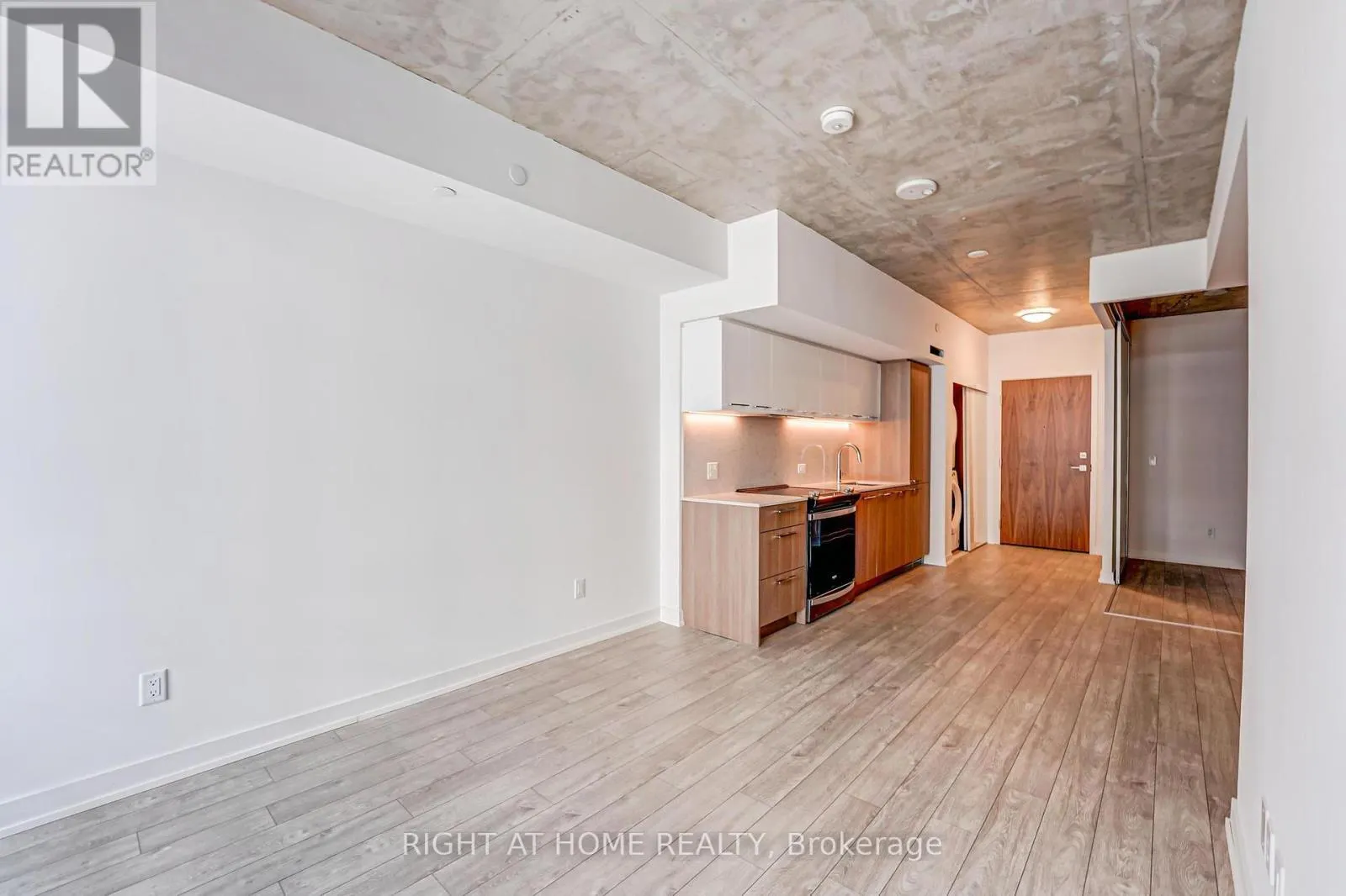 203 - 45 BASEBALL PLACE